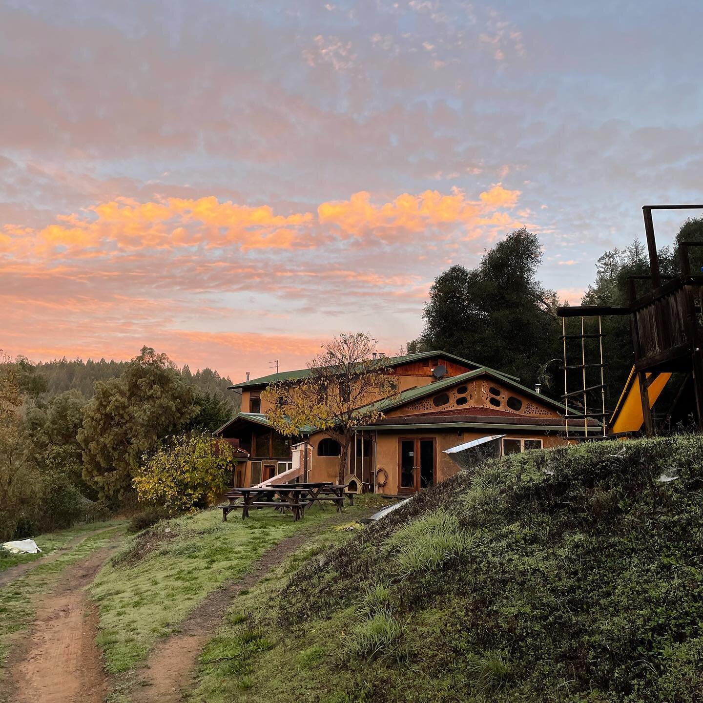 #fallinmendocino 
#fallinmendocinocounty 
#norcalsky 
#intentionalcommunitybuilding 
#intentionalcommunitylife 
#commonhouse 
#earthenbuilding 
#centerforlearning

A snap shot of our beautiful dot on this beautiful planet with a sky that reminds us o