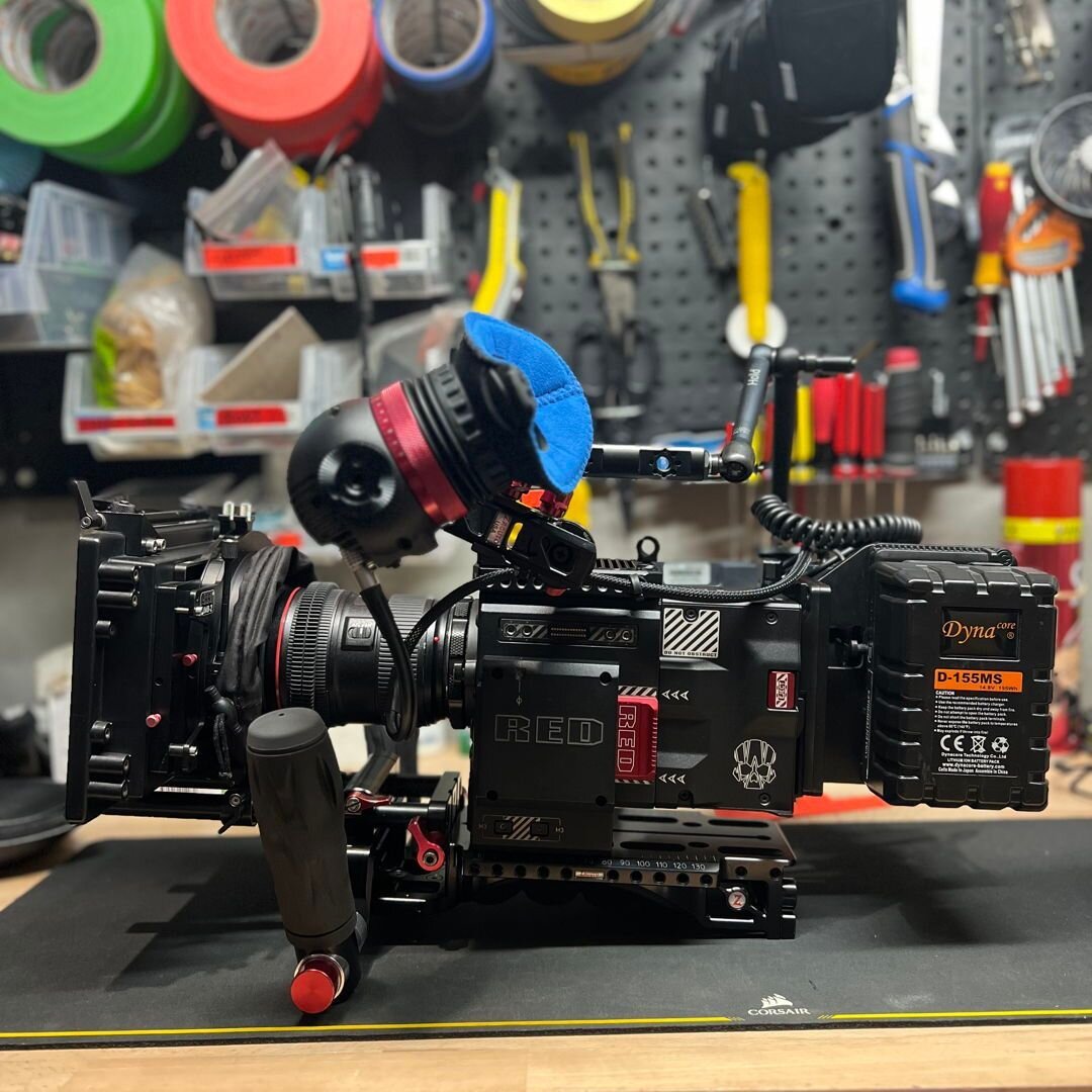 AT THE BENCH - Our RED HELIUM 8K Cinema Camera - Prepped and ready for a cinematic documentary shoot!

* 8K RED Cinema ❤️ 
* Super 35mm Sensor 📐 
* High end production 🎥 
* TVC, Doco, Film 🎞️ 
* 960Gb memory cards (we use a few a day!) 😅 🖥️ 
* B