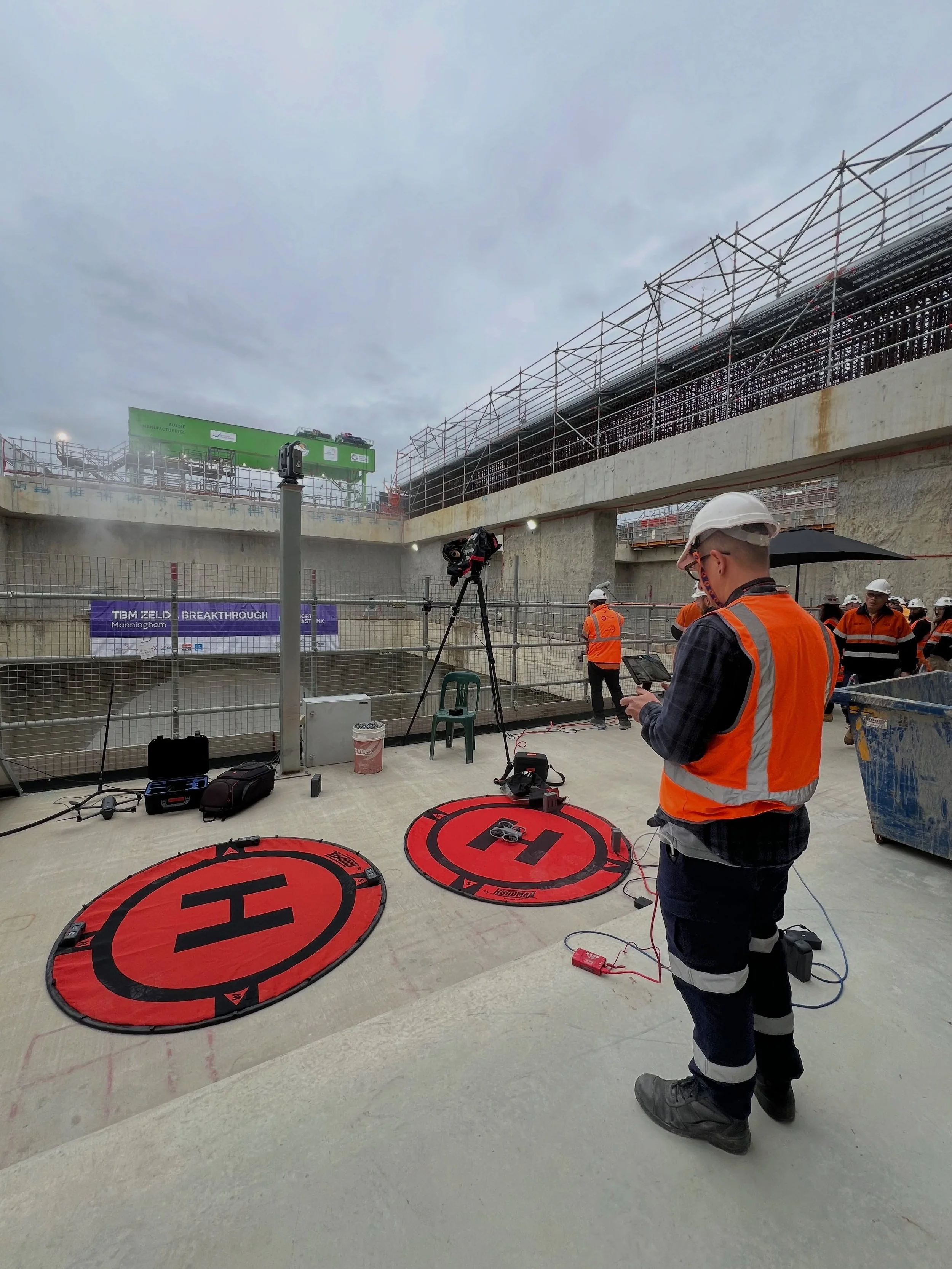 Congratulations to @northeastlink for a successful tunnel breakthrough yesterday. Team LVM was on location covering drone, 360 drone, livestream, video news release and stills photography simultaneously.

#fullproduction
#drone
#livestream
#videonews