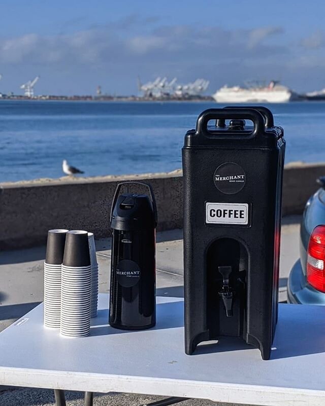 Getting up early can be hard, but at least @themerchantlb/@the_bakers_man_lb provides a fine cuppa to accompany fine vehicles and views! ☕ #carsandcoffee #longbeach #juniperobeach #cherrybeach #carmeet #donuts #coffee #simonesdonuts #themerchantlb #t