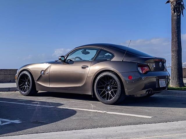 @driveslikeagirl has a fairly rare, gorgeous Z4 M Coup&eacute;! Maybe she'll show us her &quot;smurf blue&quot; Miata next✨ #bmwz4mcoupe #bmw #mcoupe #carsandcoffee #longbeach #juniperobeach #cherrybeach #carmeet #donuts #coffee #simonesdonuts #theme