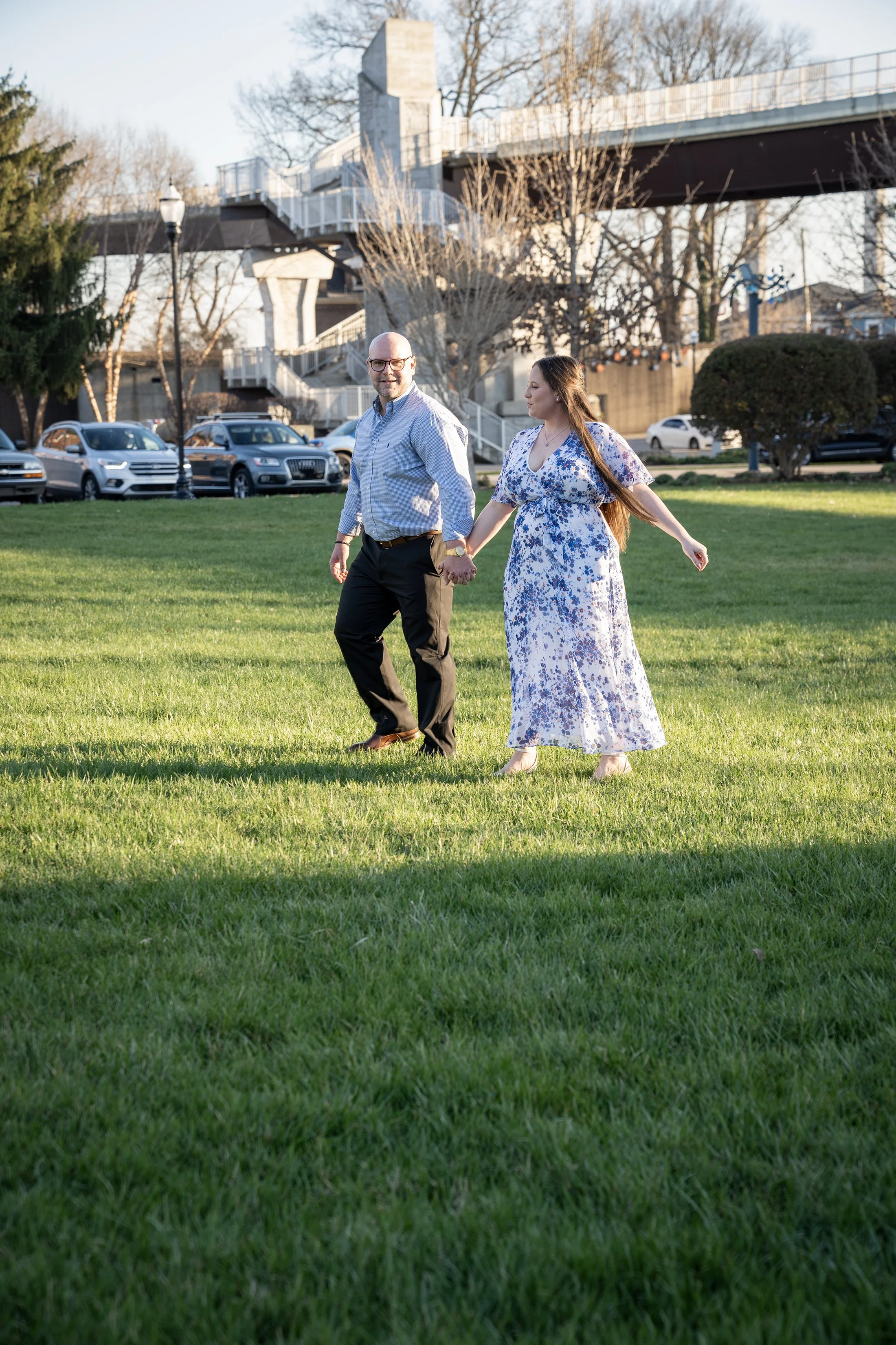 ashley-and-adam-engagement-photographs-shelby-marie-photography-walking-bridge-louisville-kentucky_14.jpg