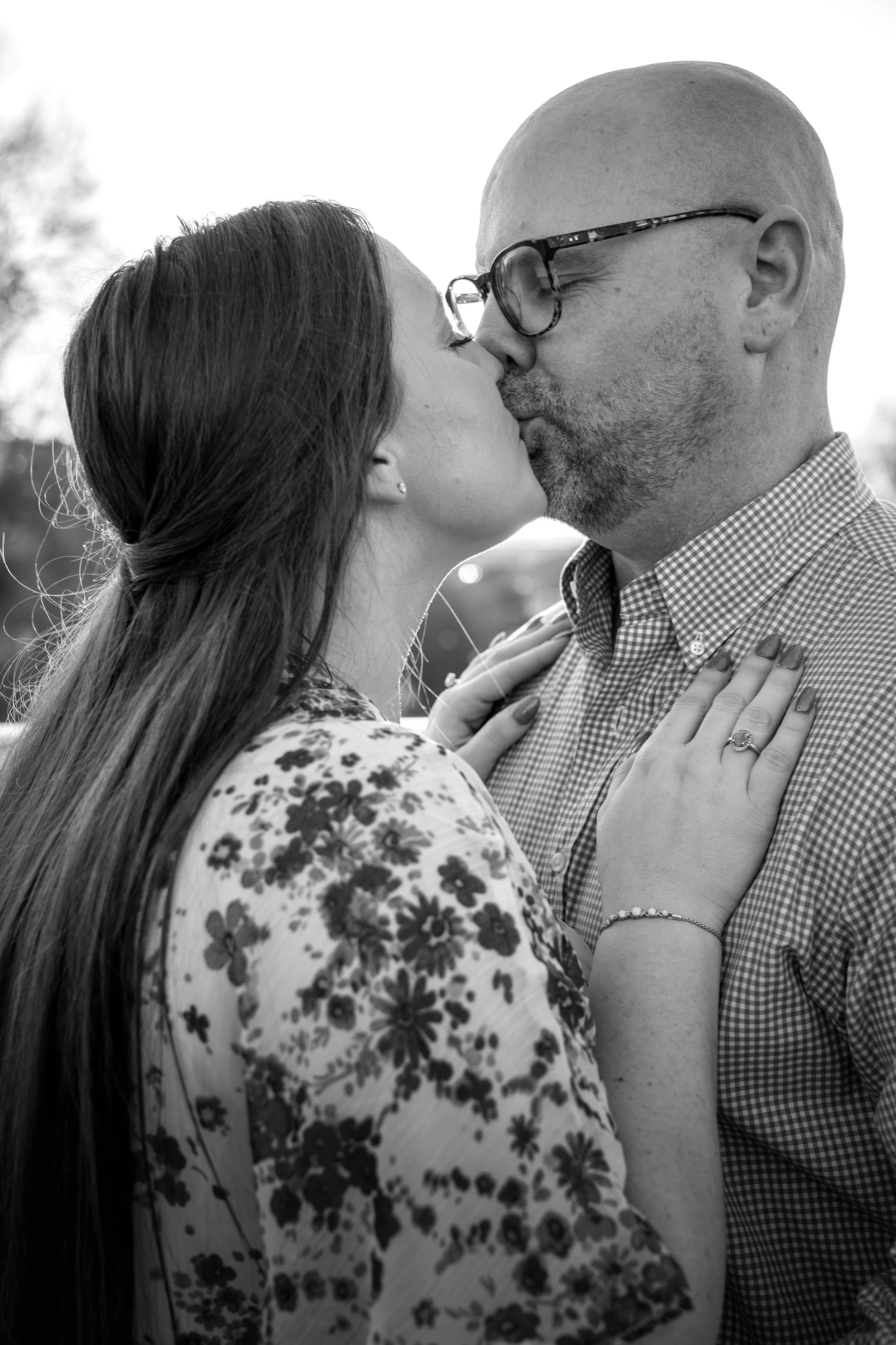 ashley-and-adam-engagement-photographs-shelby-marie-photography-walking-bridge-louisville-kentucky_52.jpg
