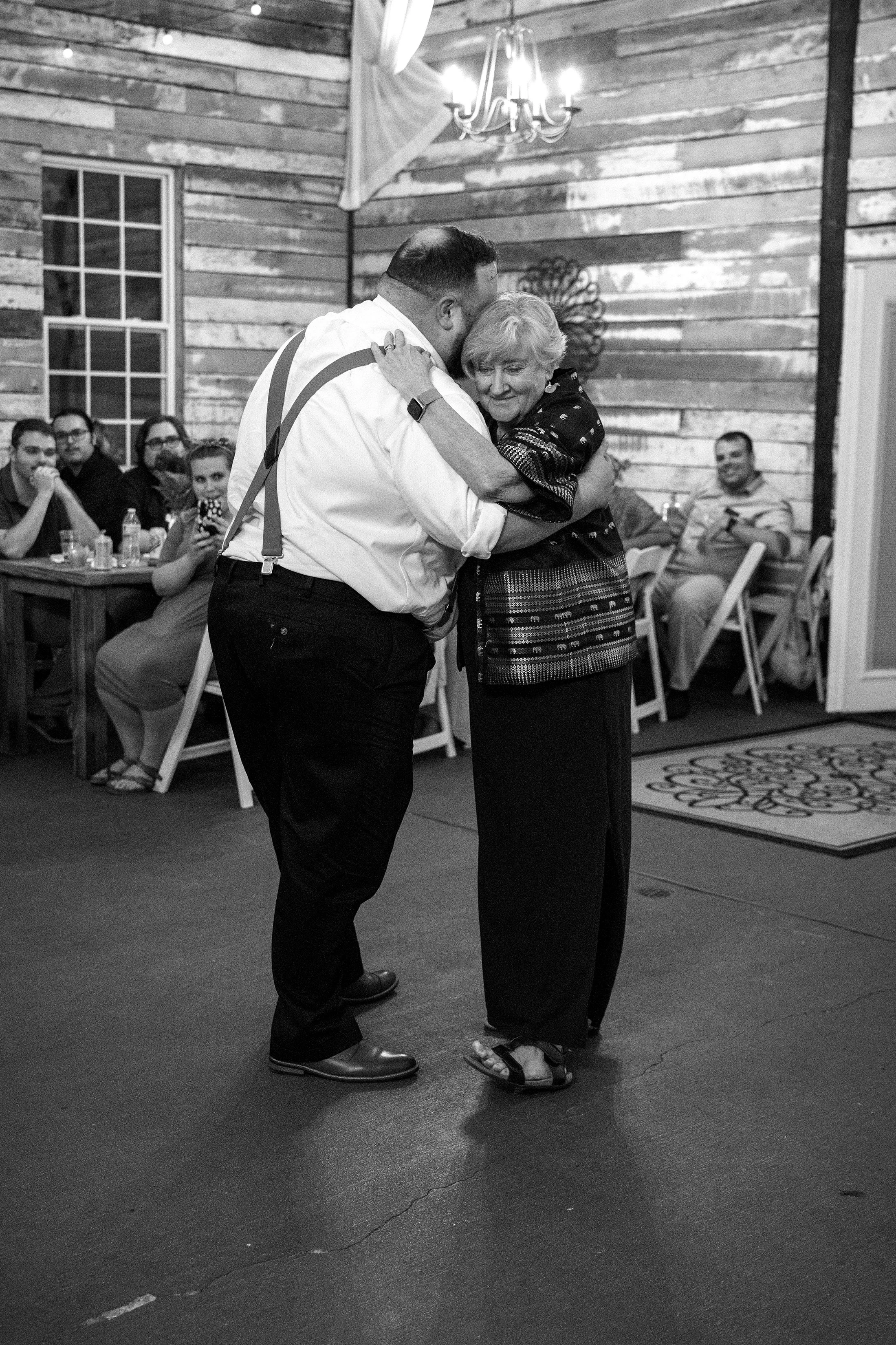 paul-brittney-bray-wedding-avonley-homestead-shelbyville-ky-shelby-marie-photography-376.jpg