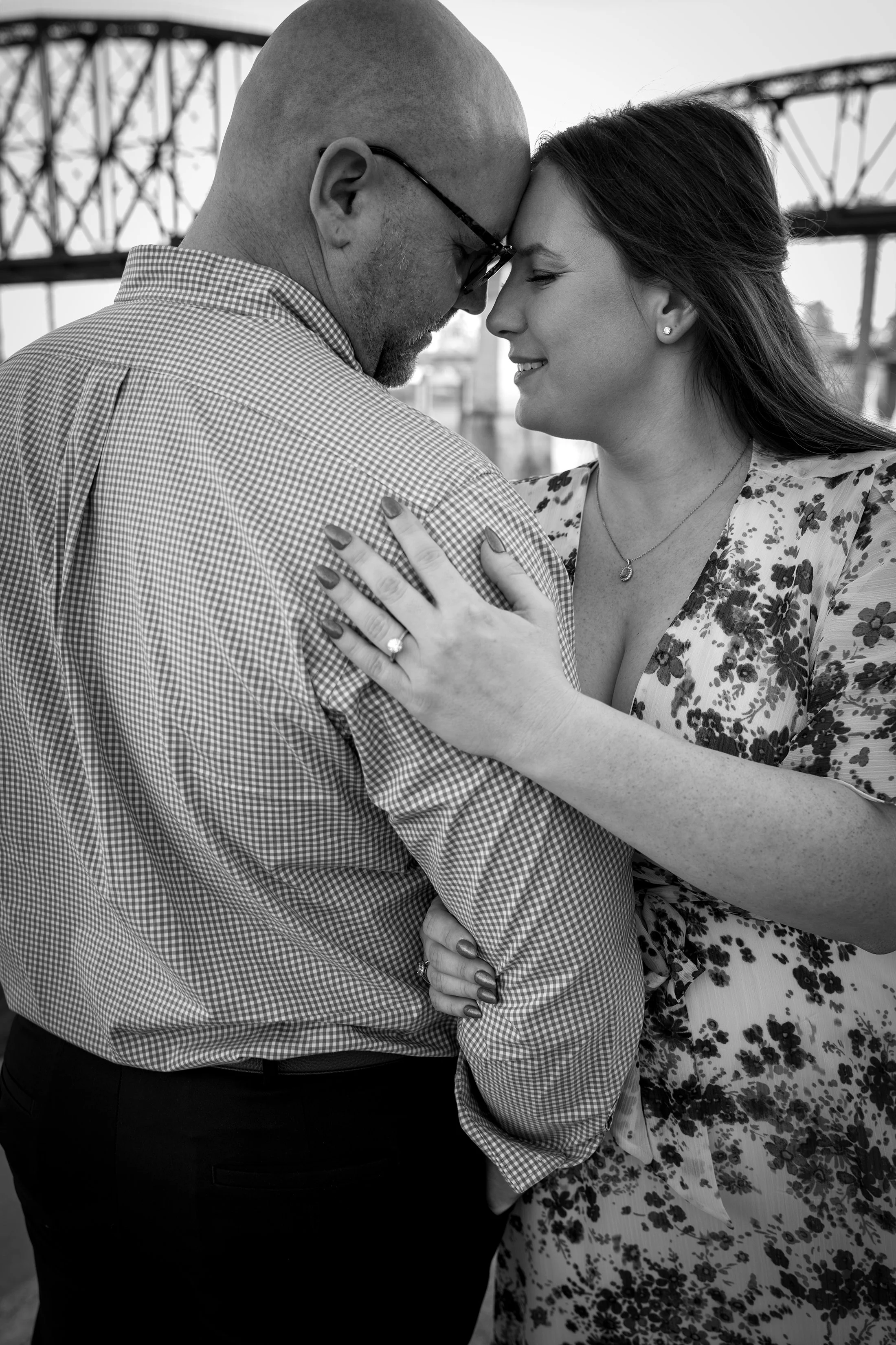 ashley-and-adam-engagement-photographs-shelby-marie-photography-walking-bridge-louisville-kentucky_47.jpg