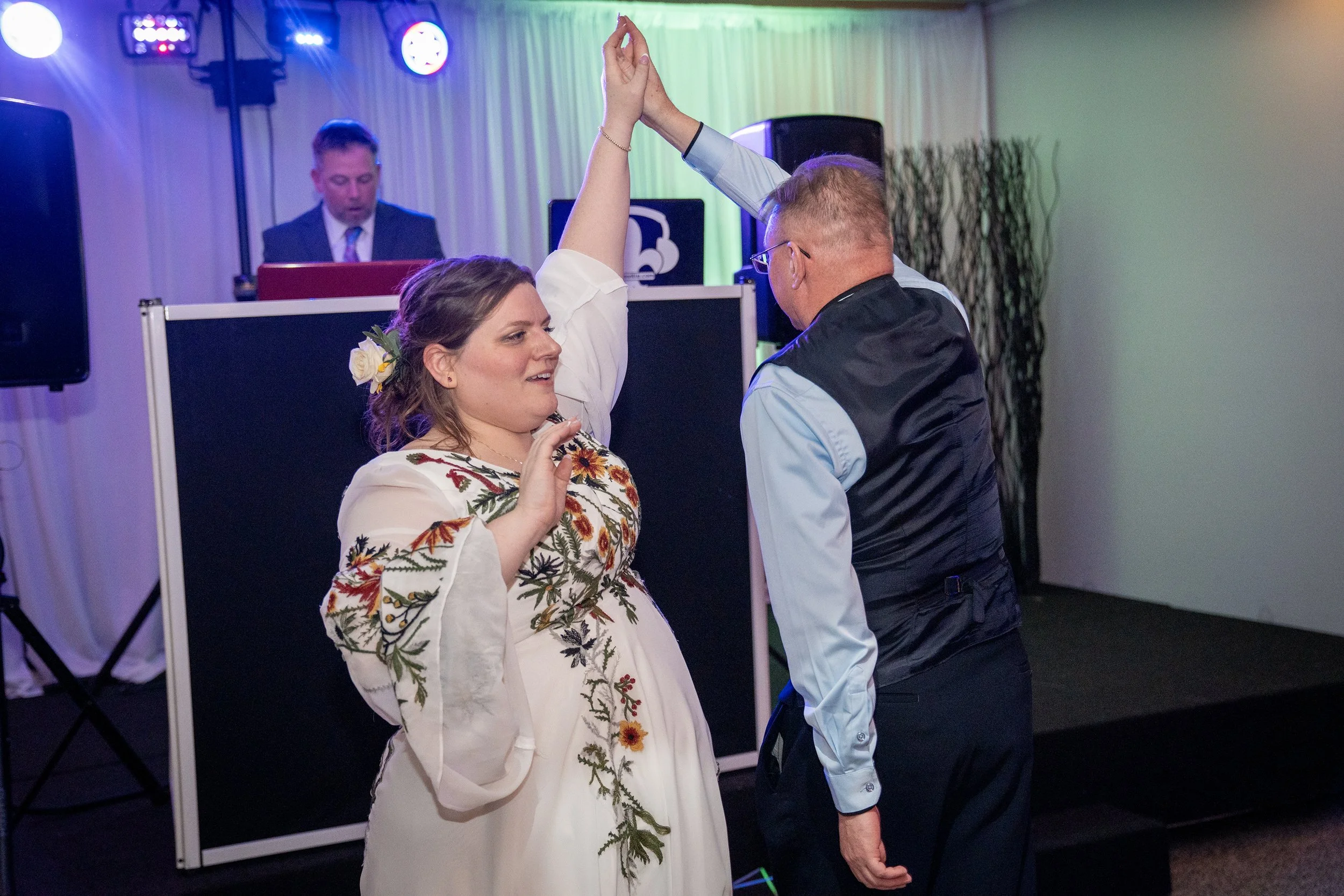 fellows-wedding-woodhaven-country-club-louisville-shelby-marie-photography-364.jpg