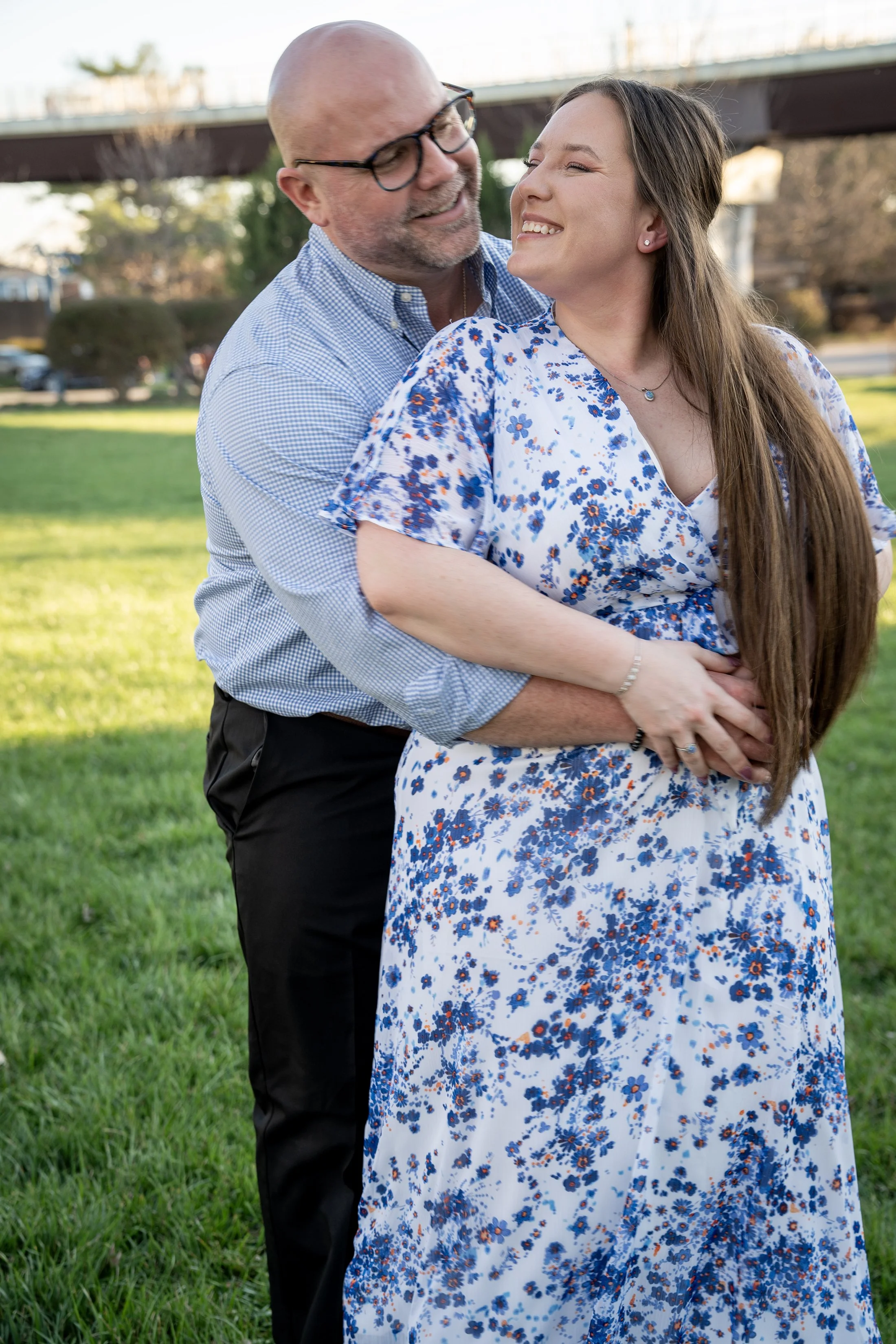 ashley-and-adam-engagement-photographs-shelby-marie-photography-walking-bridge-louisville-kentucky_21.jpg