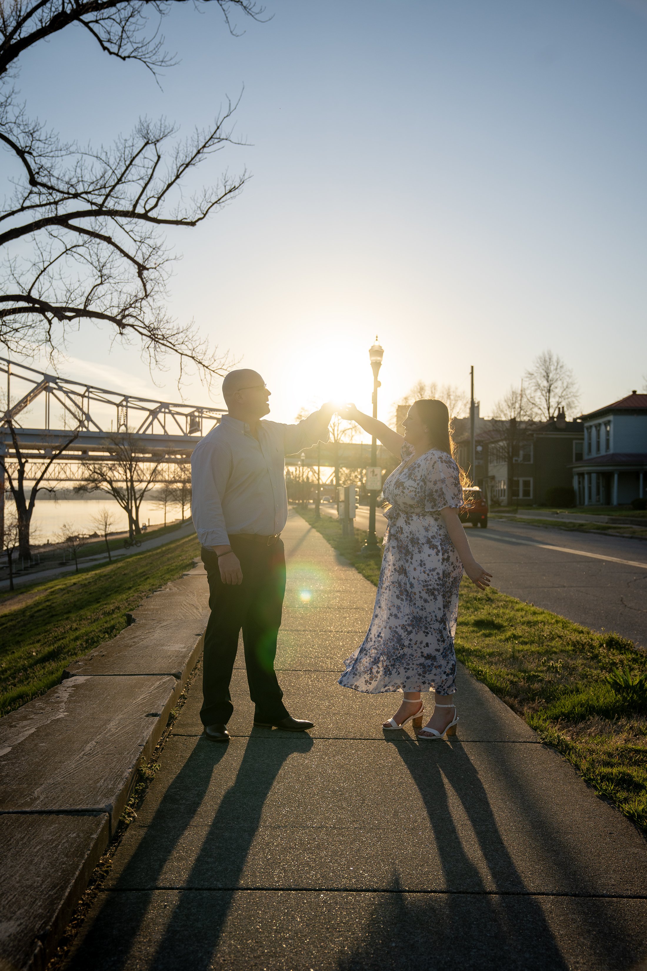 ashley-and-adam-engagement-photographs-shelby-marie-photography-walking-bridge-louisville-kentucky_37.jpg