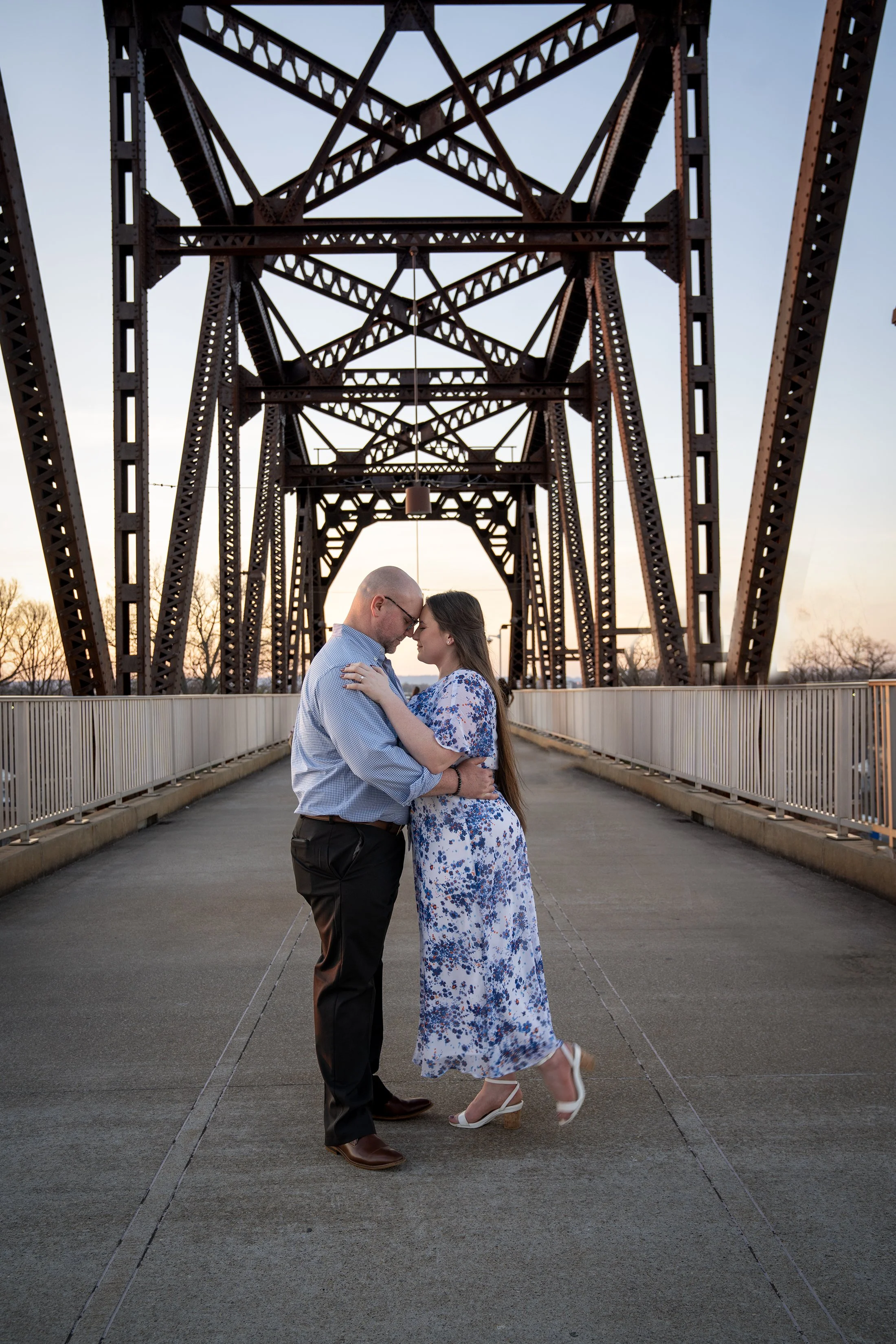 ashley-and-adam-engagement-photographs-shelby-marie-photography-walking-bridge-louisville-kentucky_62.jpg