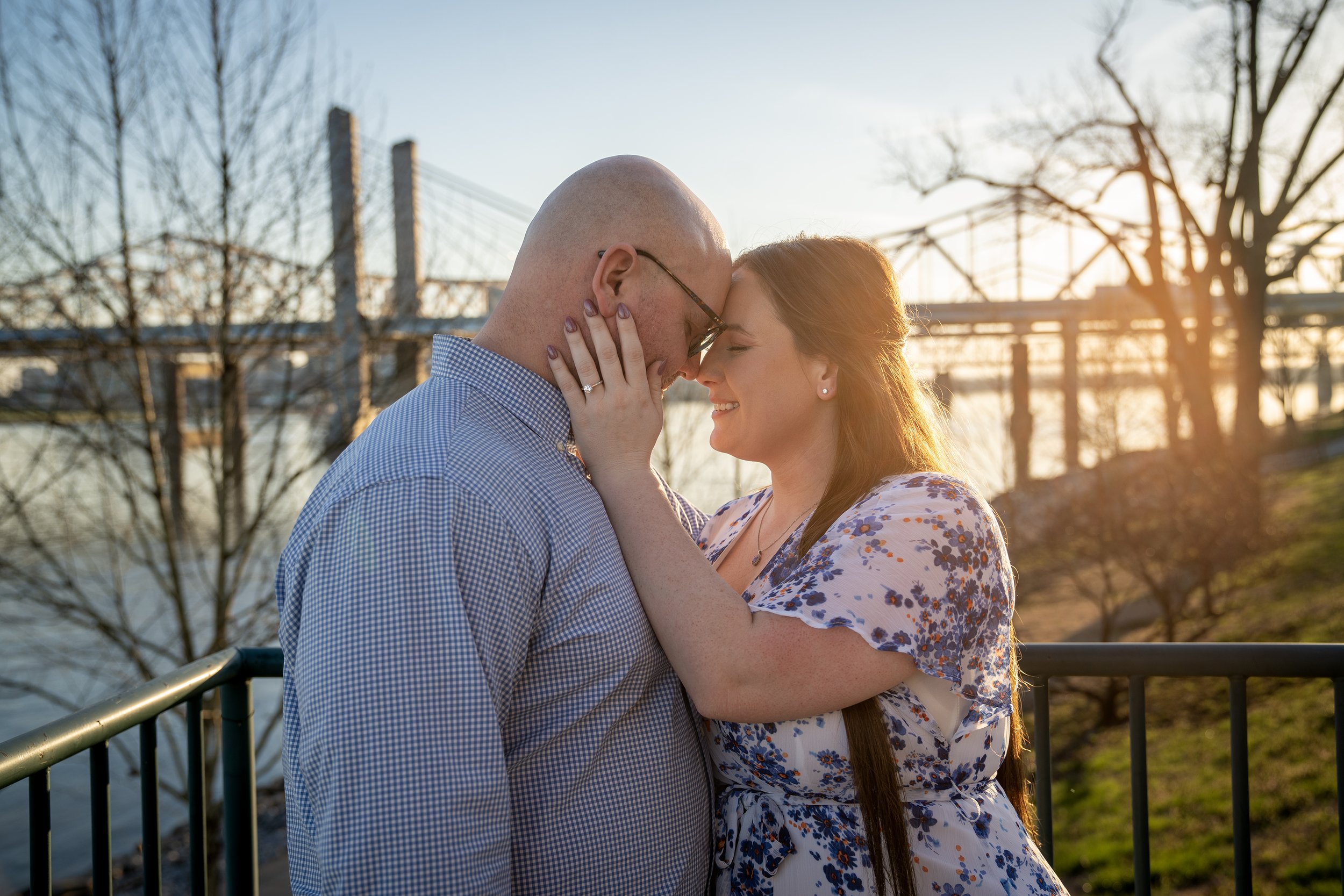 ashley-and-adam-engagement-photographs-shelby-marie-photography-walking-bridge-louisville-kentucky_32.jpg
