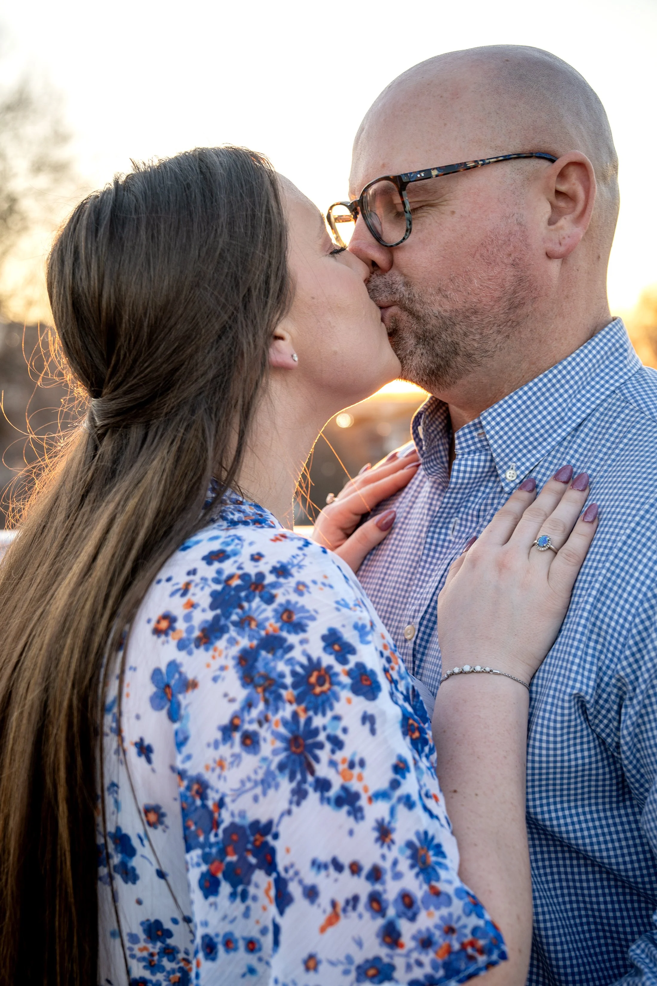ashley-and-adam-engagement-photographs-shelby-marie-photography-walking-bridge-louisville-kentucky_51.jpg