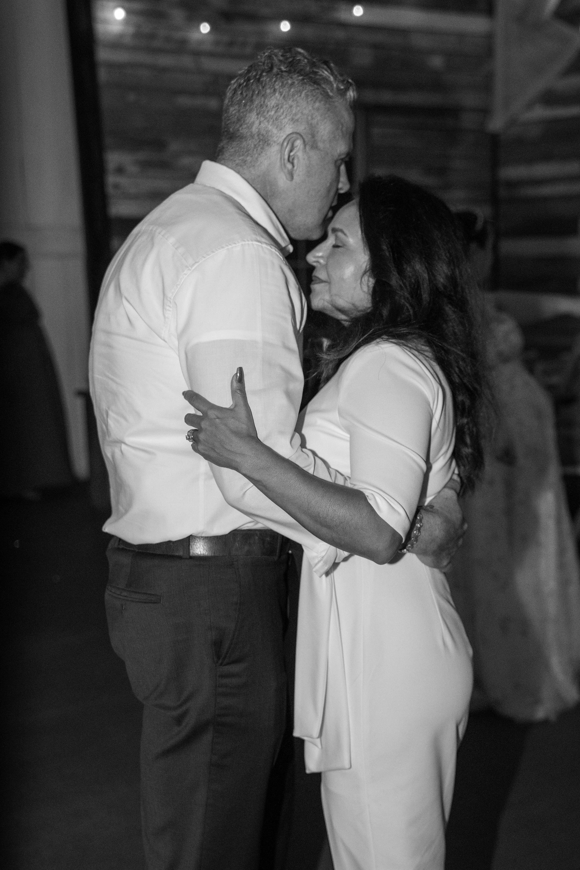 paul-brittney-bray-wedding-avonley-homestead-shelbyville-ky-shelby-marie-photography-499.jpg