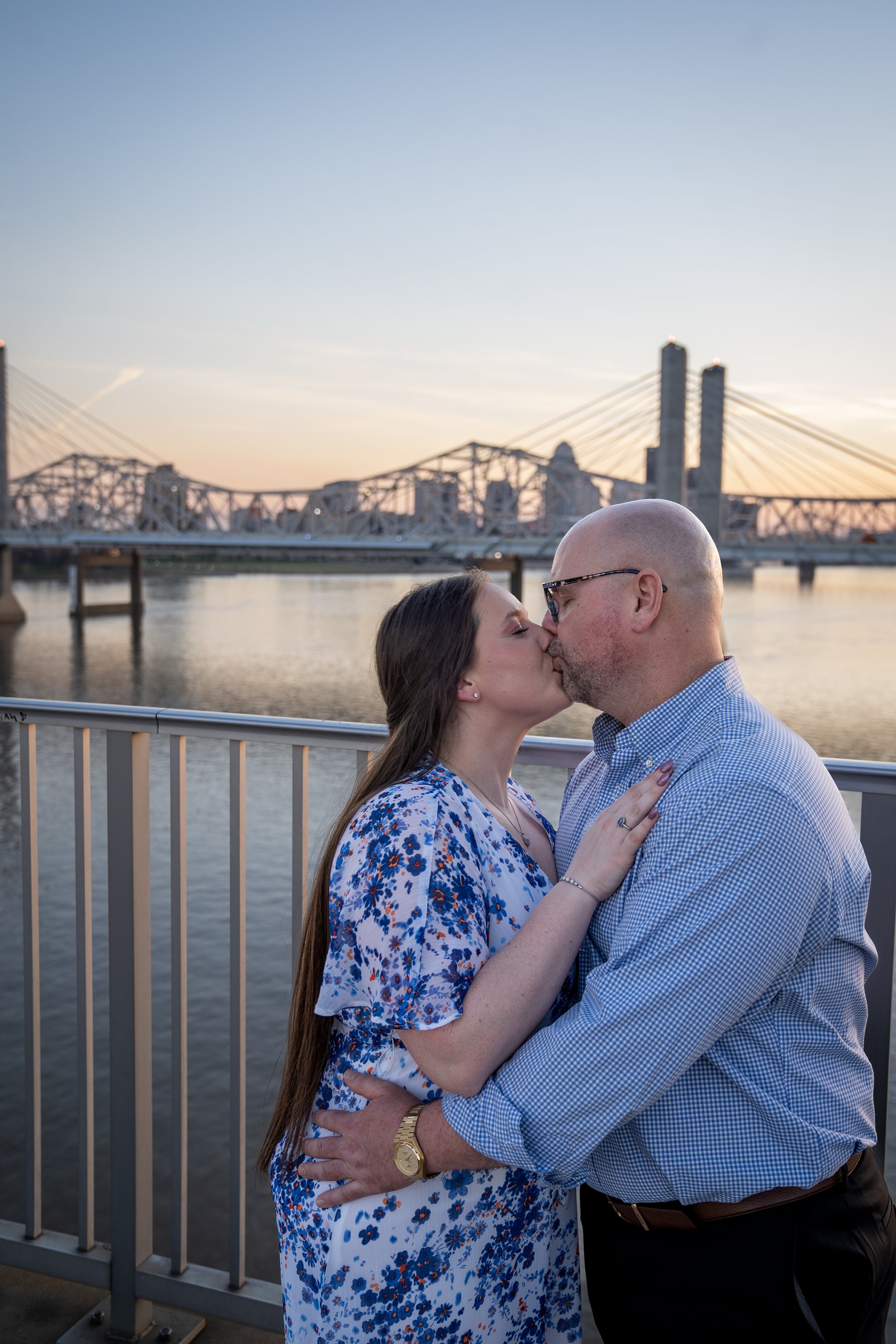ashley-and-adam-engagement-photographs-shelby-marie-photography-walking-bridge-louisville-kentucky_69.jpg