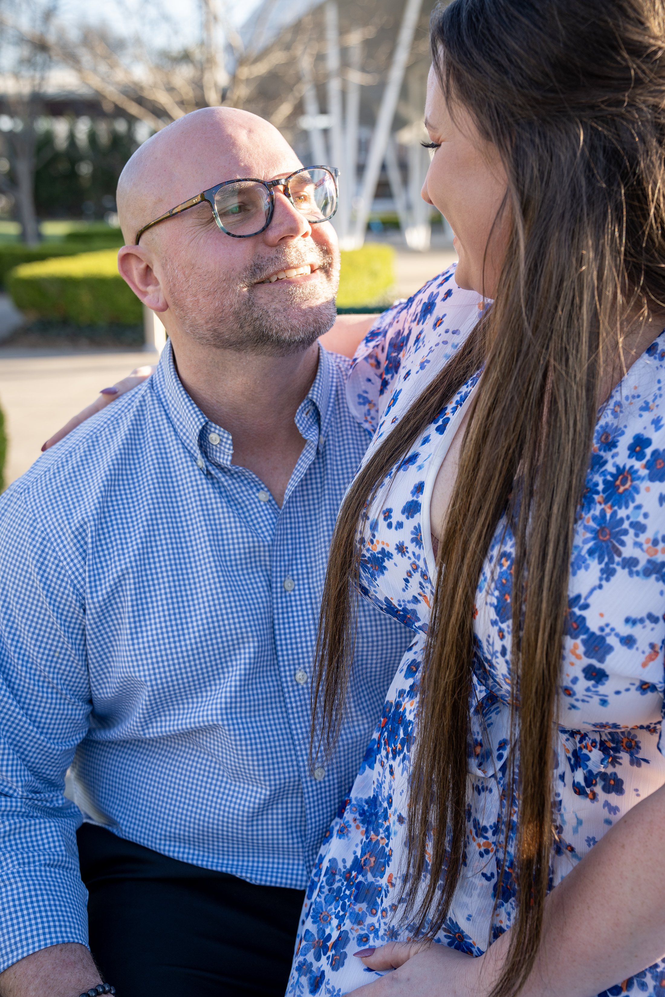ashley-and-adam-engagement-photographs-shelby-marie-photography-walking-bridge-louisville-kentucky_2.jpg