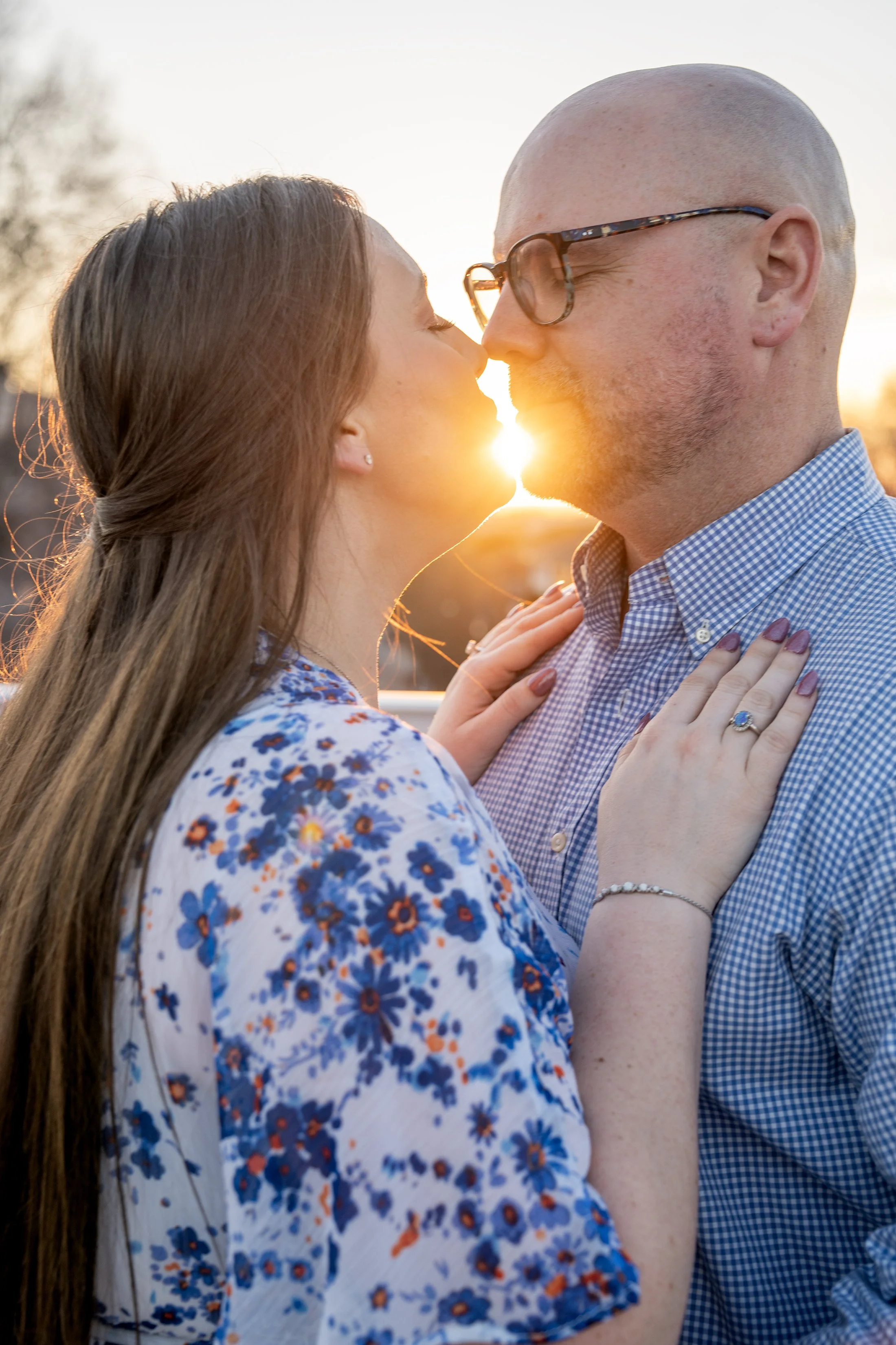 ashley-and-adam-engagement-photographs-shelby-marie-photography-walking-bridge-louisville-kentucky_50.jpg