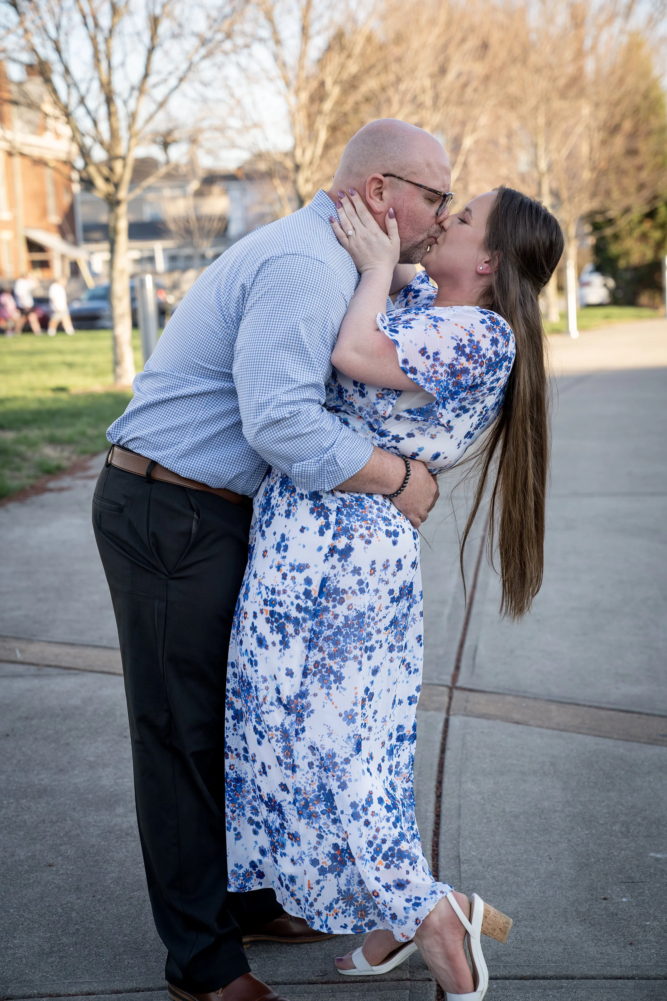 ashley-and-adam-engagement-photographs-shelby-marie-photography-walking-bridge-louisville-kentucky_12.jpg