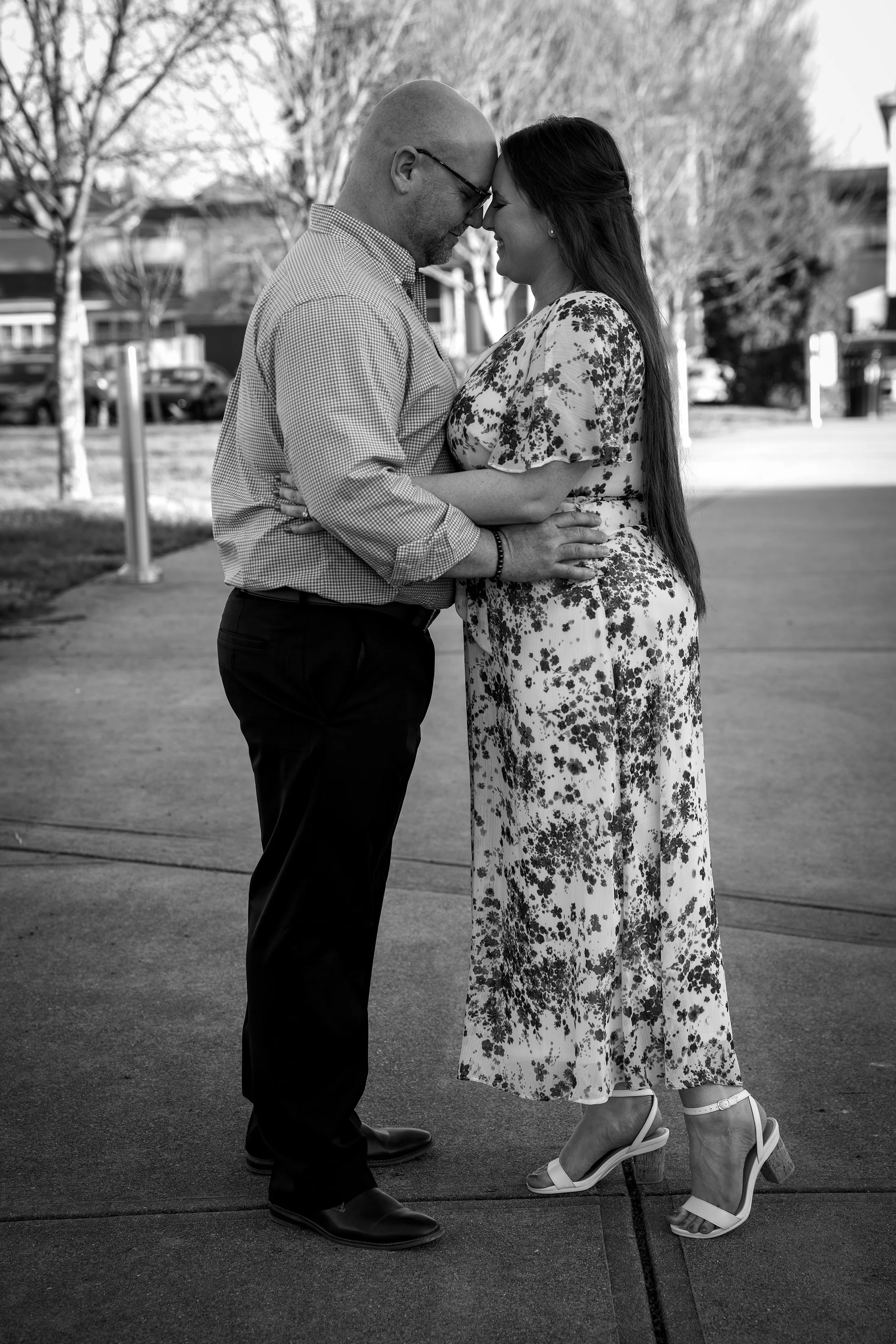 ashley-and-adam-engagement-photographs-shelby-marie-photography-walking-bridge-louisville-kentucky_11.jpg