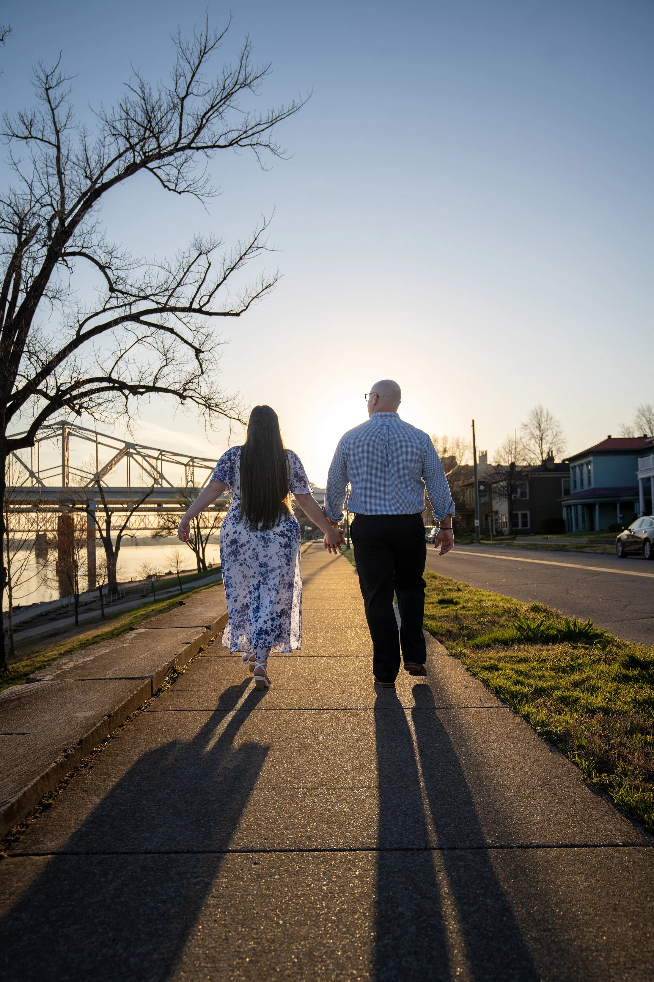 ashley-and-adam-engagement-photographs-shelby-marie-photography-walking-bridge-louisville-kentucky_35.jpg