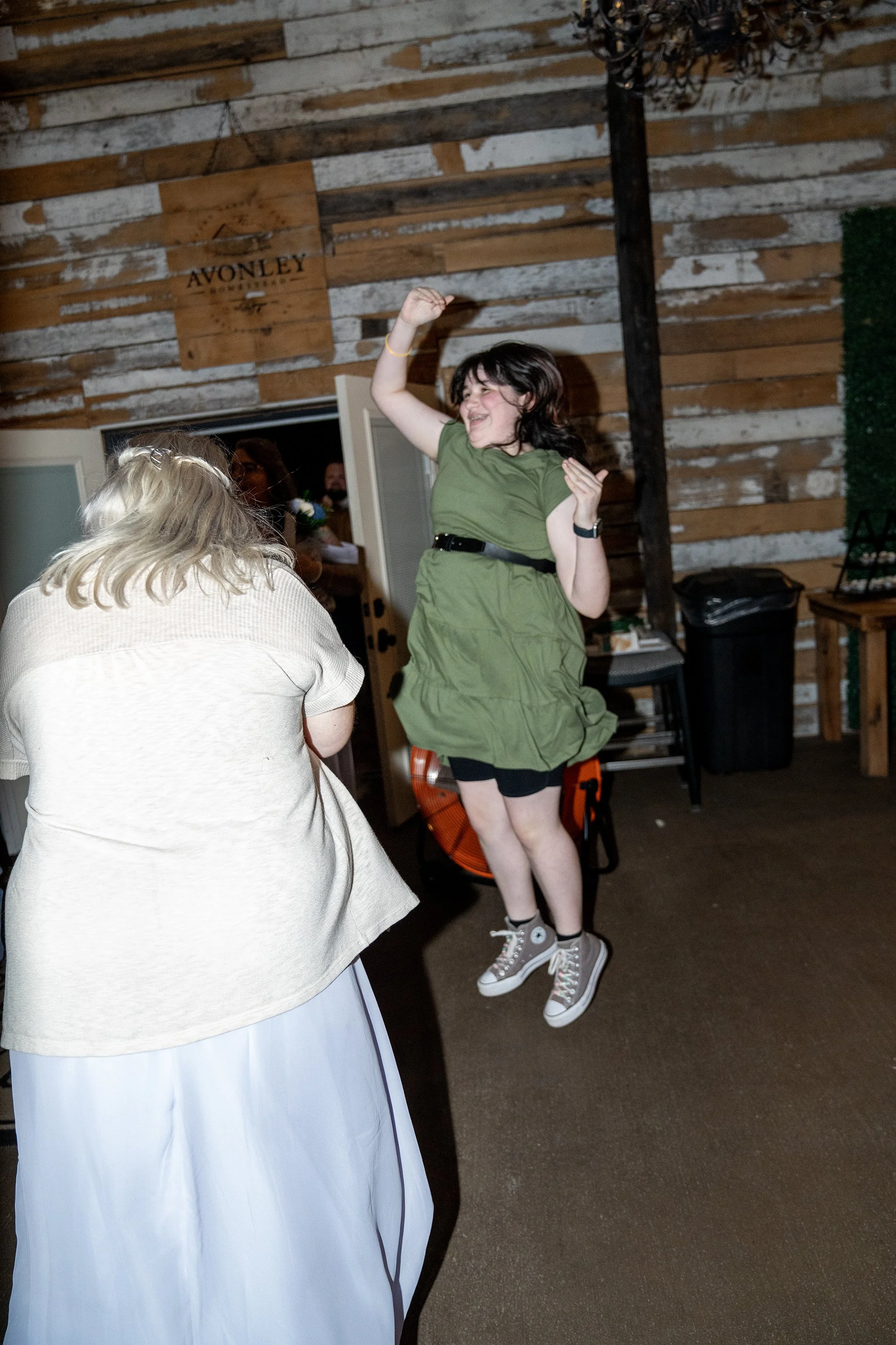 paul-brittney-bray-wedding-avonley-homestead-shelbyville-ky-shelby-marie-photography-485.jpg
