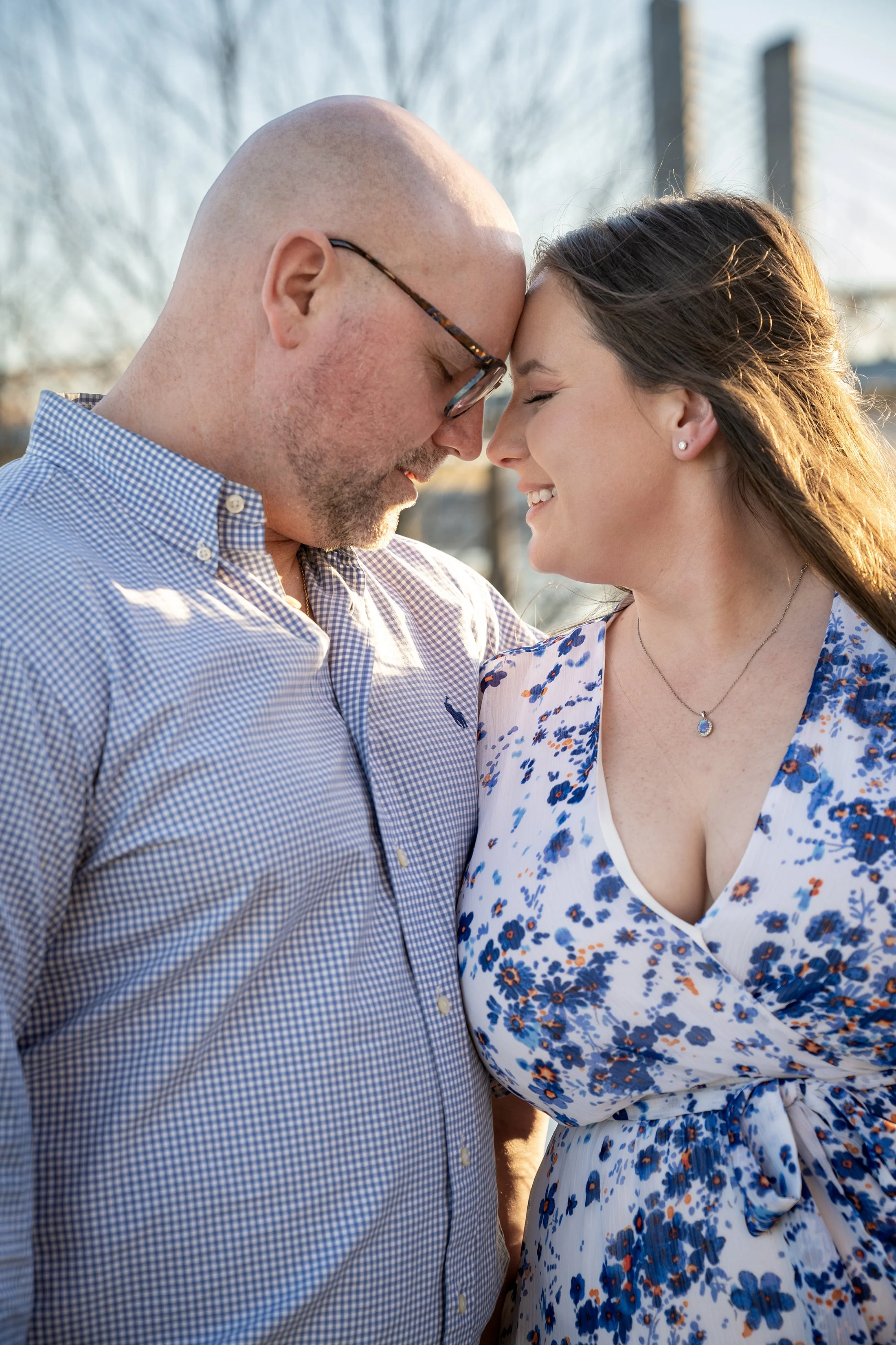 ashley-and-adam-engagement-photographs-shelby-marie-photography-walking-bridge-louisville-kentucky_31.jpg