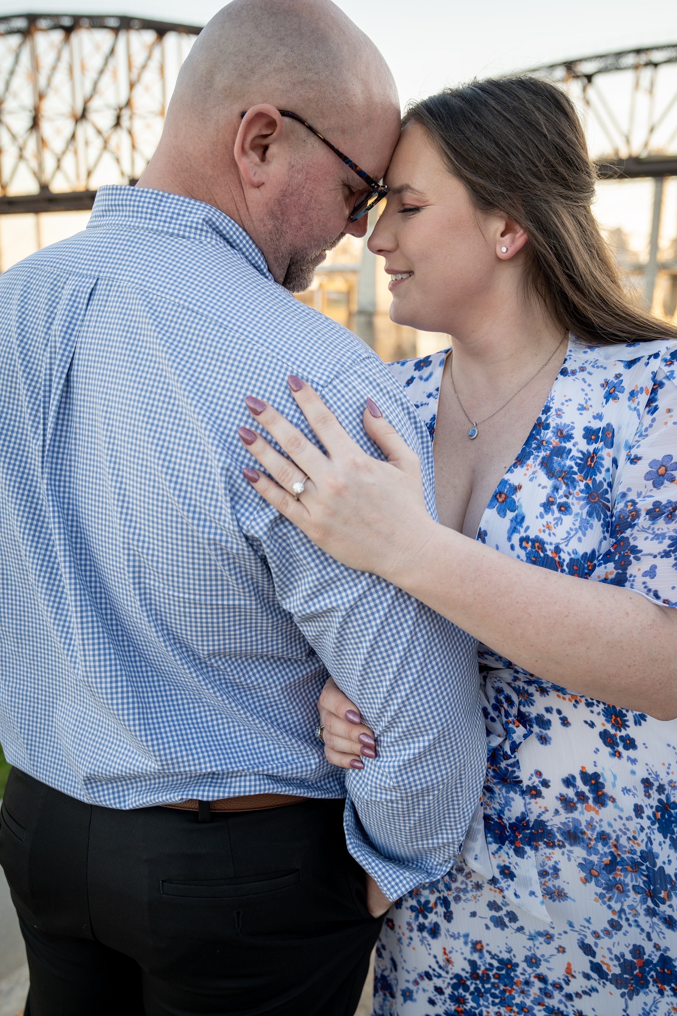 ashley-and-adam-engagement-photographs-shelby-marie-photography-walking-bridge-louisville-kentucky_46.jpg