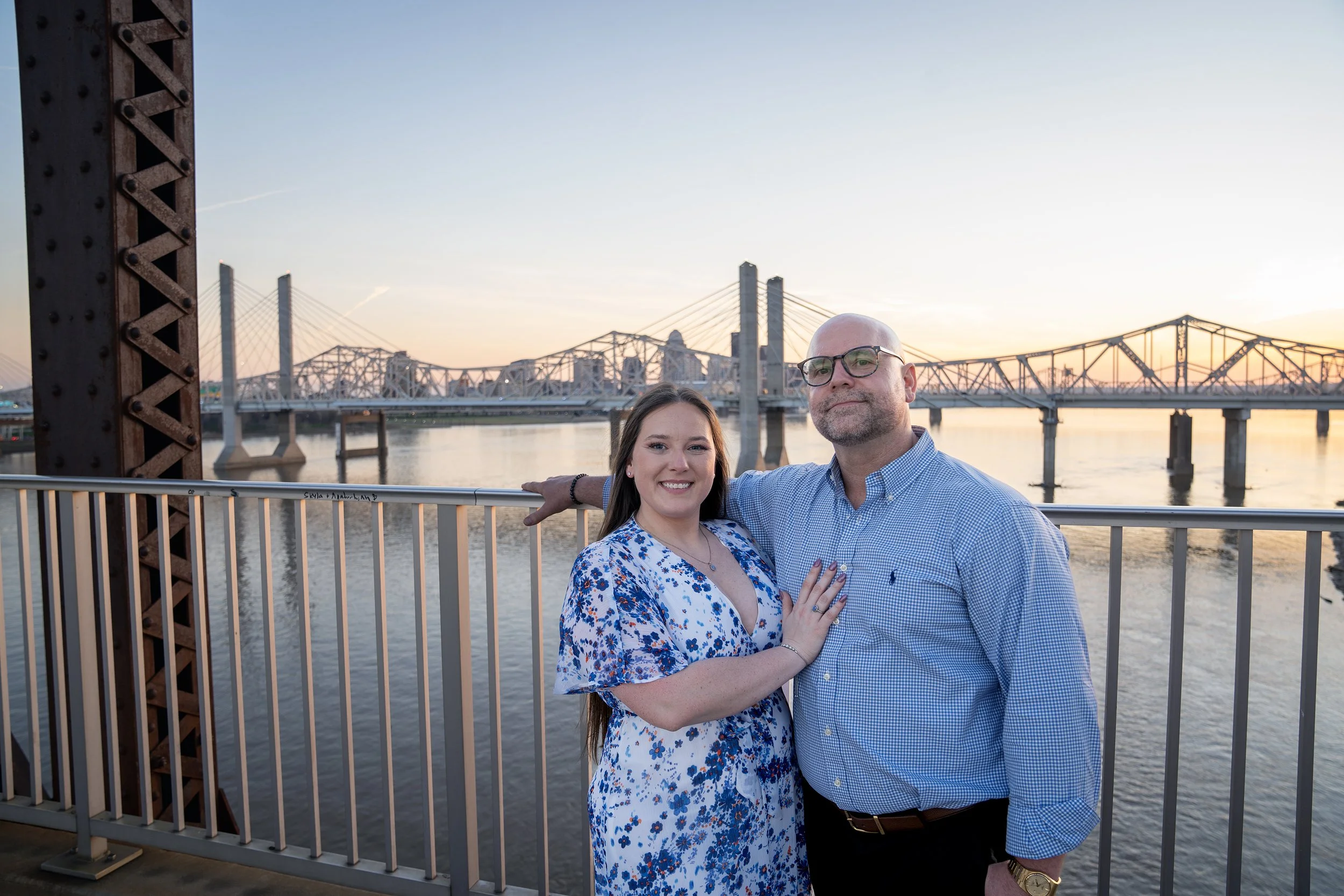 ashley-and-adam-engagement-photographs-shelby-marie-photography-walking-bridge-louisville-kentucky_66.jpg