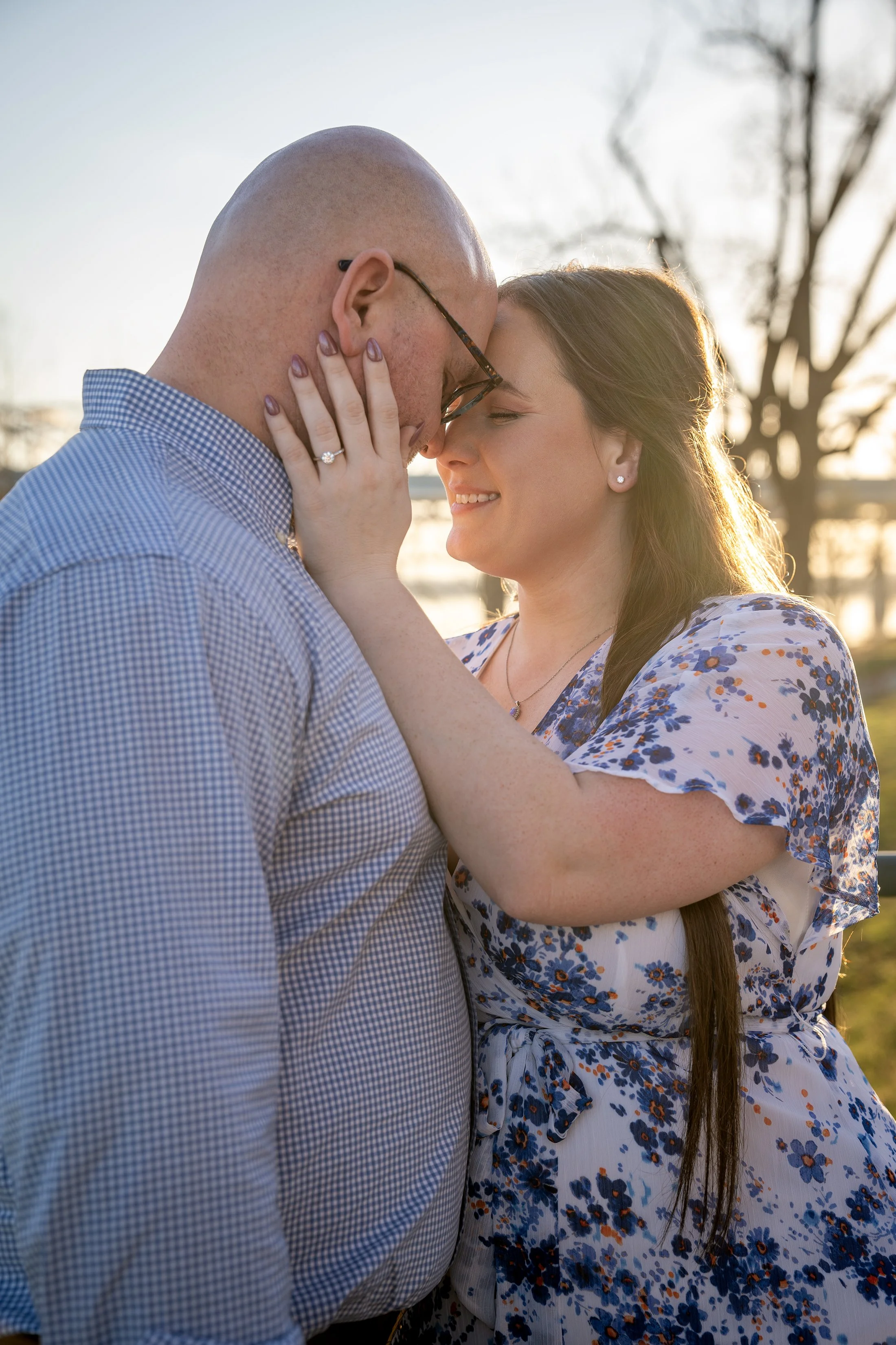ashley-and-adam-engagement-photographs-shelby-marie-photography-walking-bridge-louisville-kentucky_33.jpg