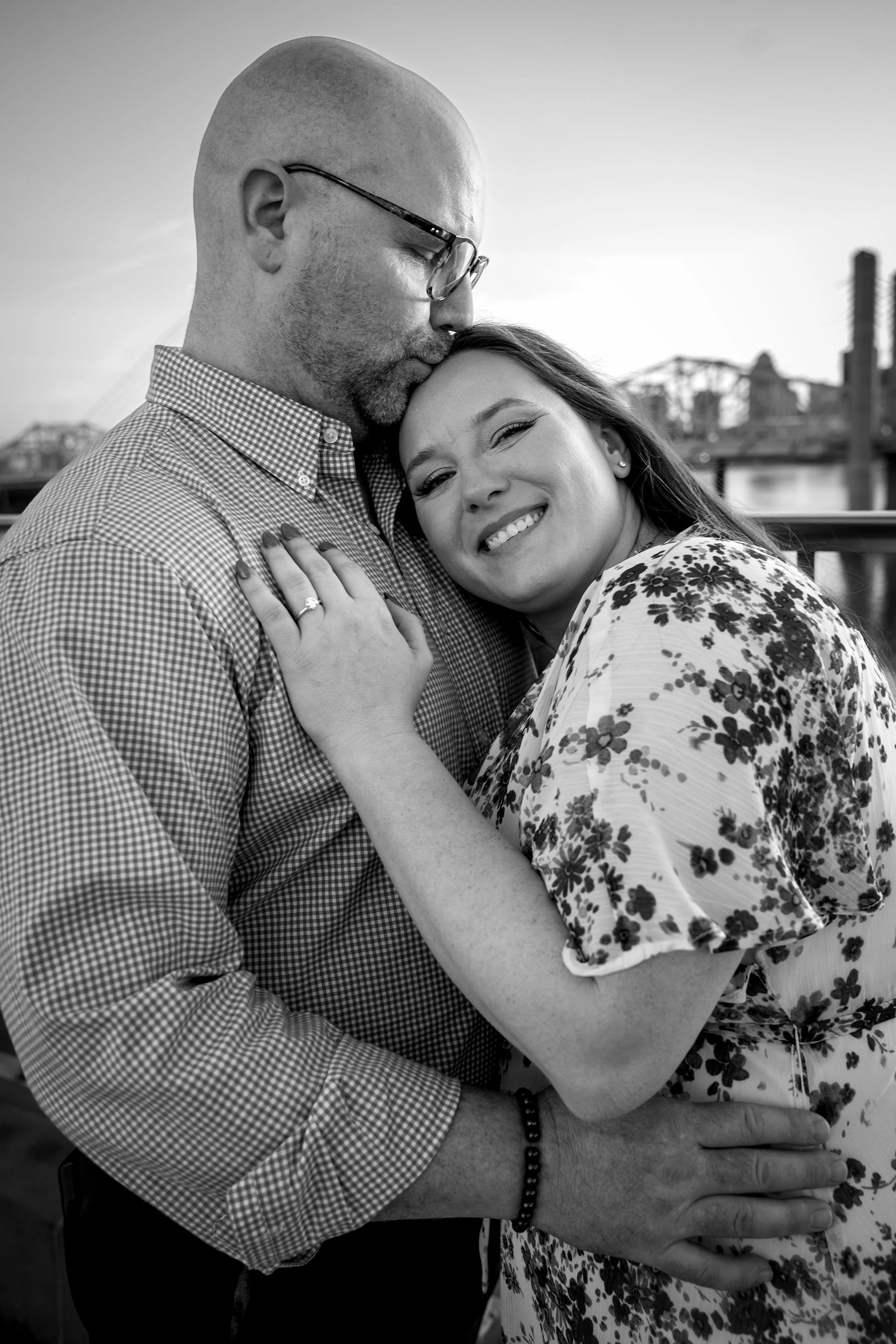 ashley-and-adam-engagement-photographs-shelby-marie-photography-walking-bridge-louisville-kentucky_57.jpg