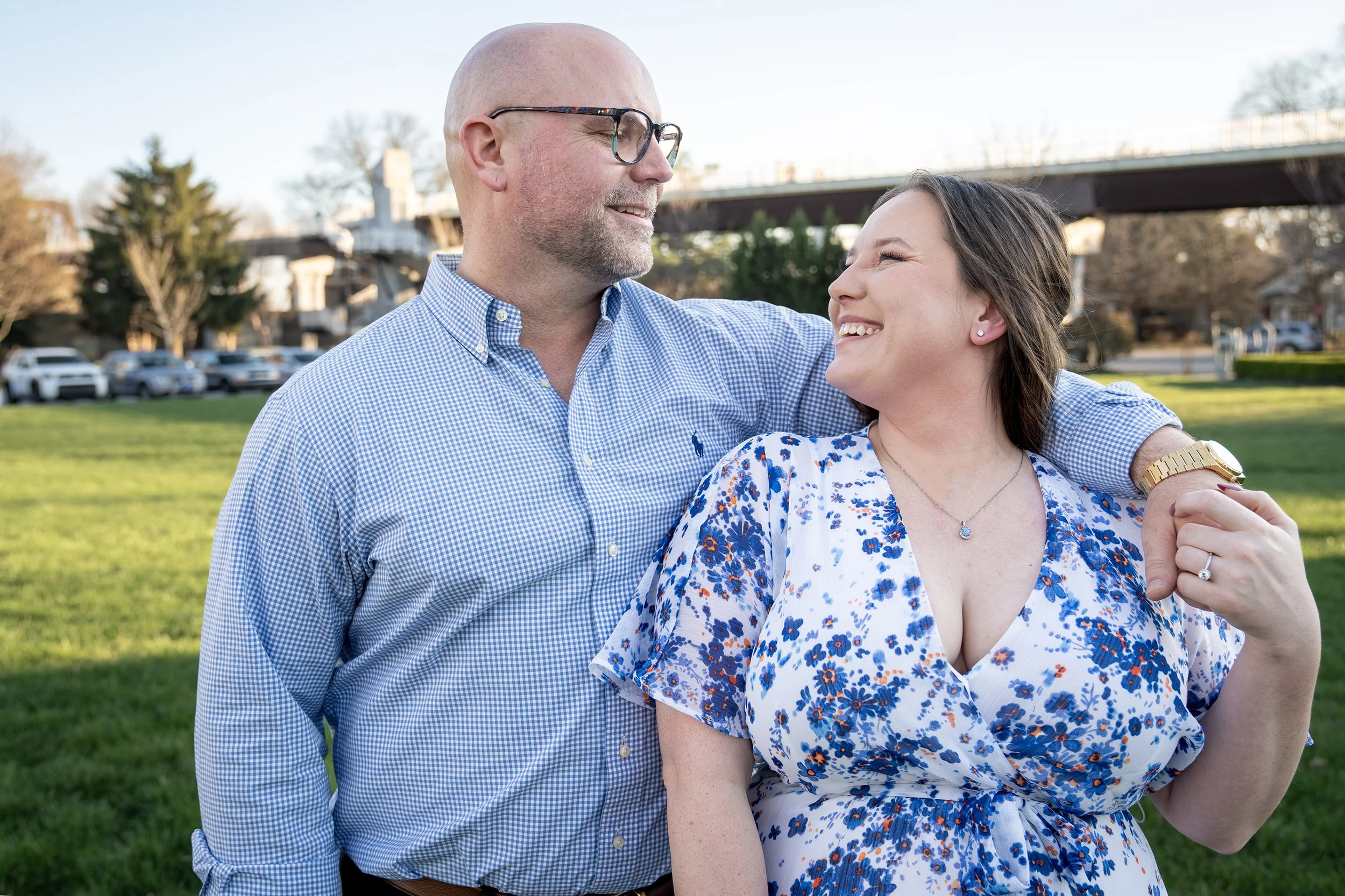 ashley-and-adam-engagement-photographs-shelby-marie-photography-walking-bridge-louisville-kentucky_22.jpg