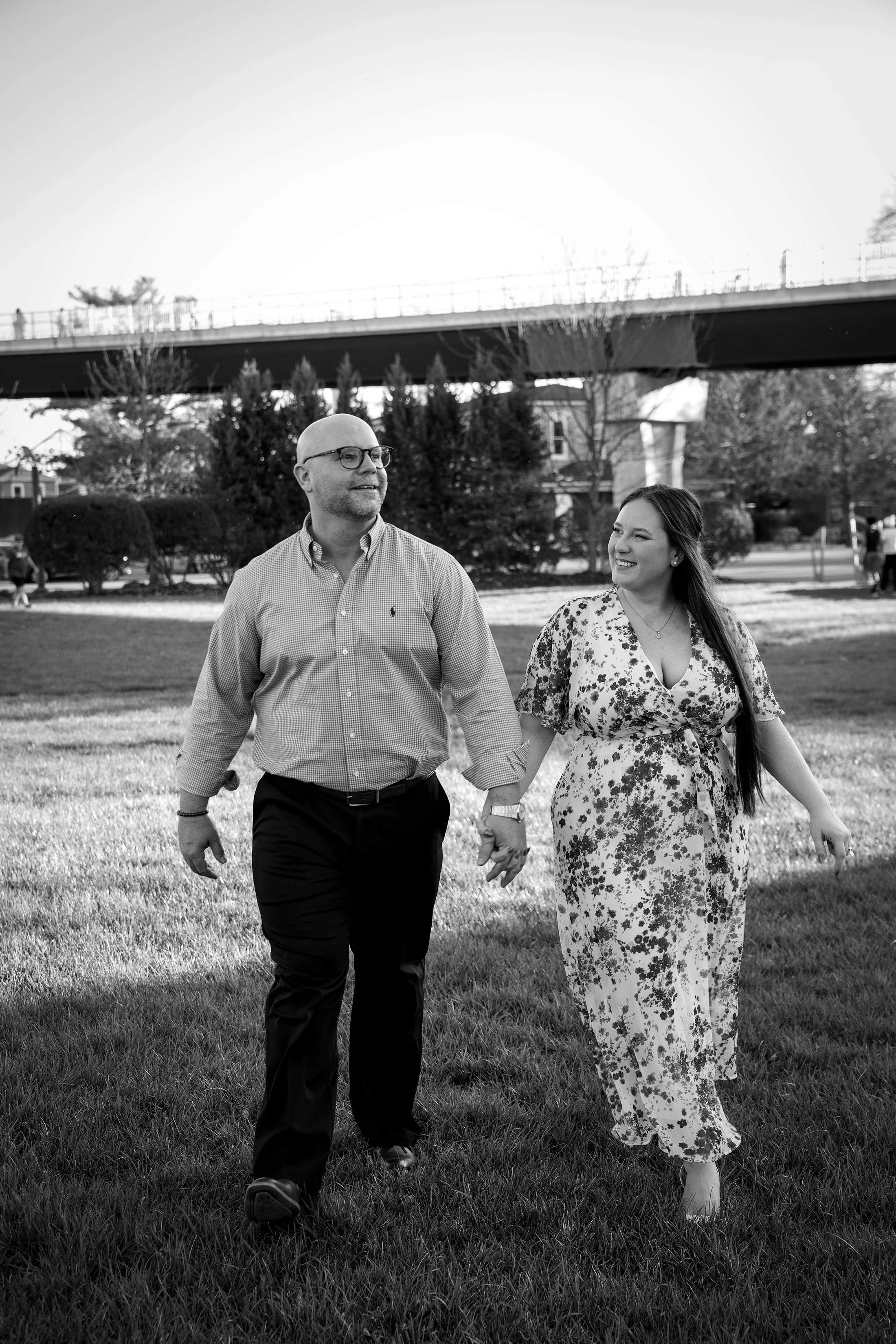 ashley-and-adam-engagement-photographs-shelby-marie-photography-walking-bridge-louisville-kentucky_17.jpg