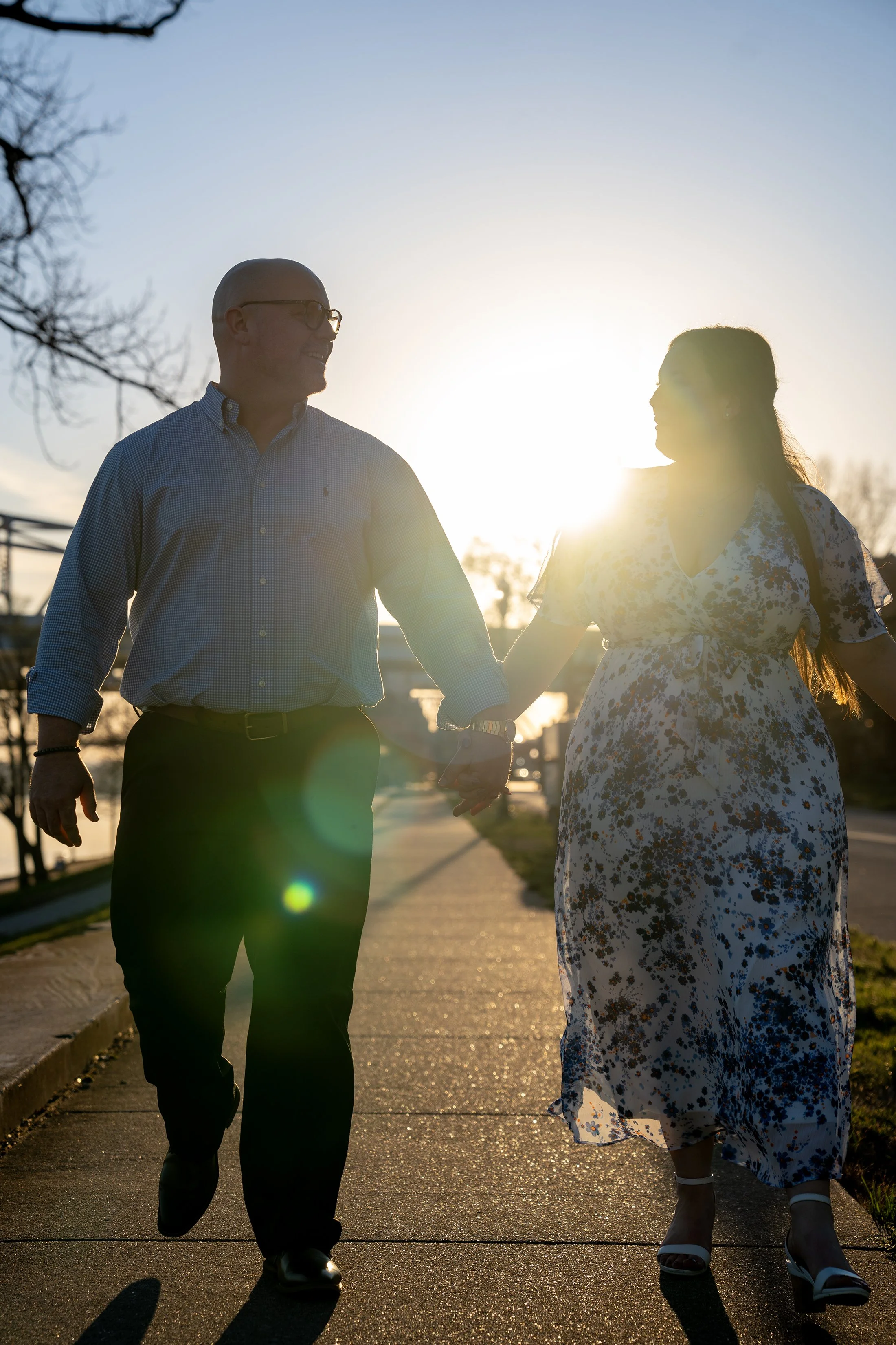 ashley-and-adam-engagement-photographs-shelby-marie-photography-walking-bridge-louisville-kentucky_36.jpg