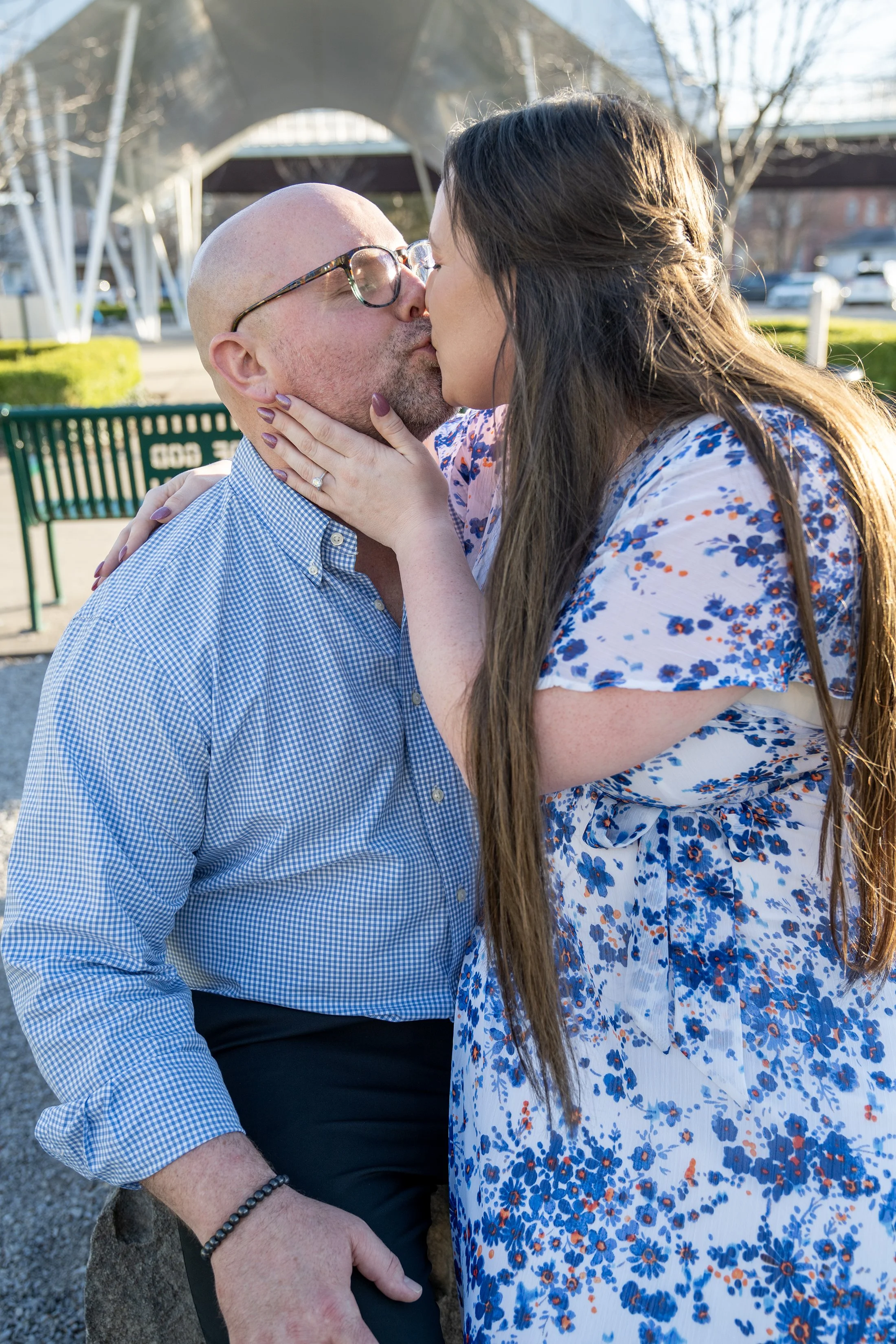 ashley-and-adam-engagement-photographs-shelby-marie-photography-walking-bridge-louisville-kentucky_3.jpg
