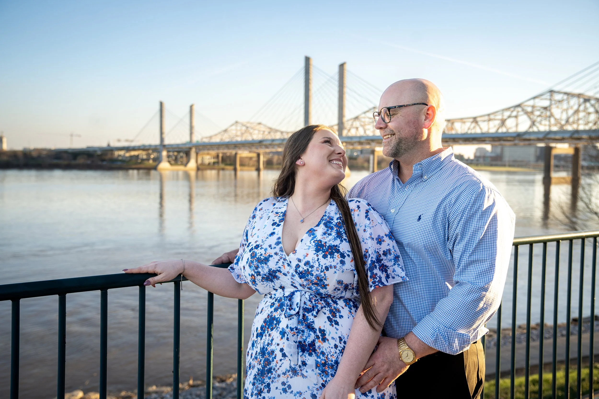 ashley-and-adam-engagement-photographs-shelby-marie-photography-walking-bridge-louisville-kentucky_28.jpg