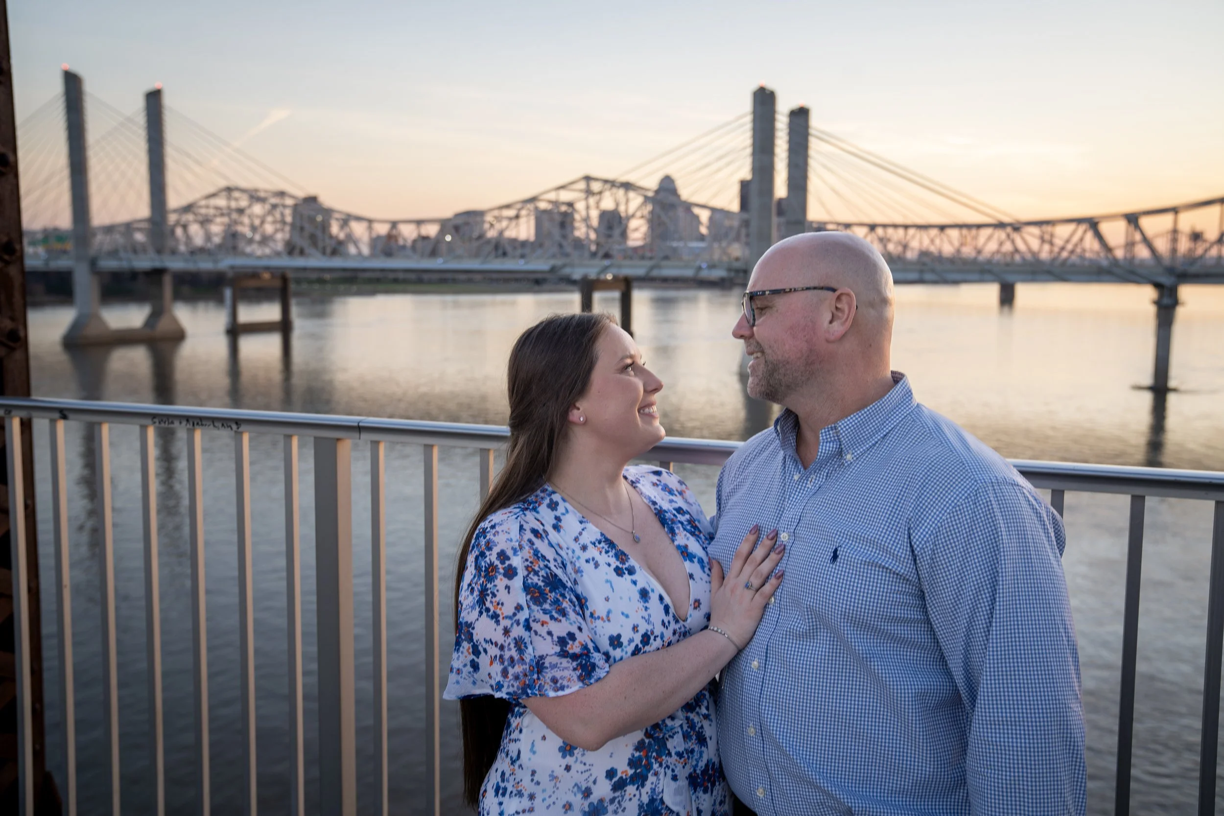 ashley-and-adam-engagement-photographs-shelby-marie-photography-walking-bridge-louisville-kentucky_67.jpg