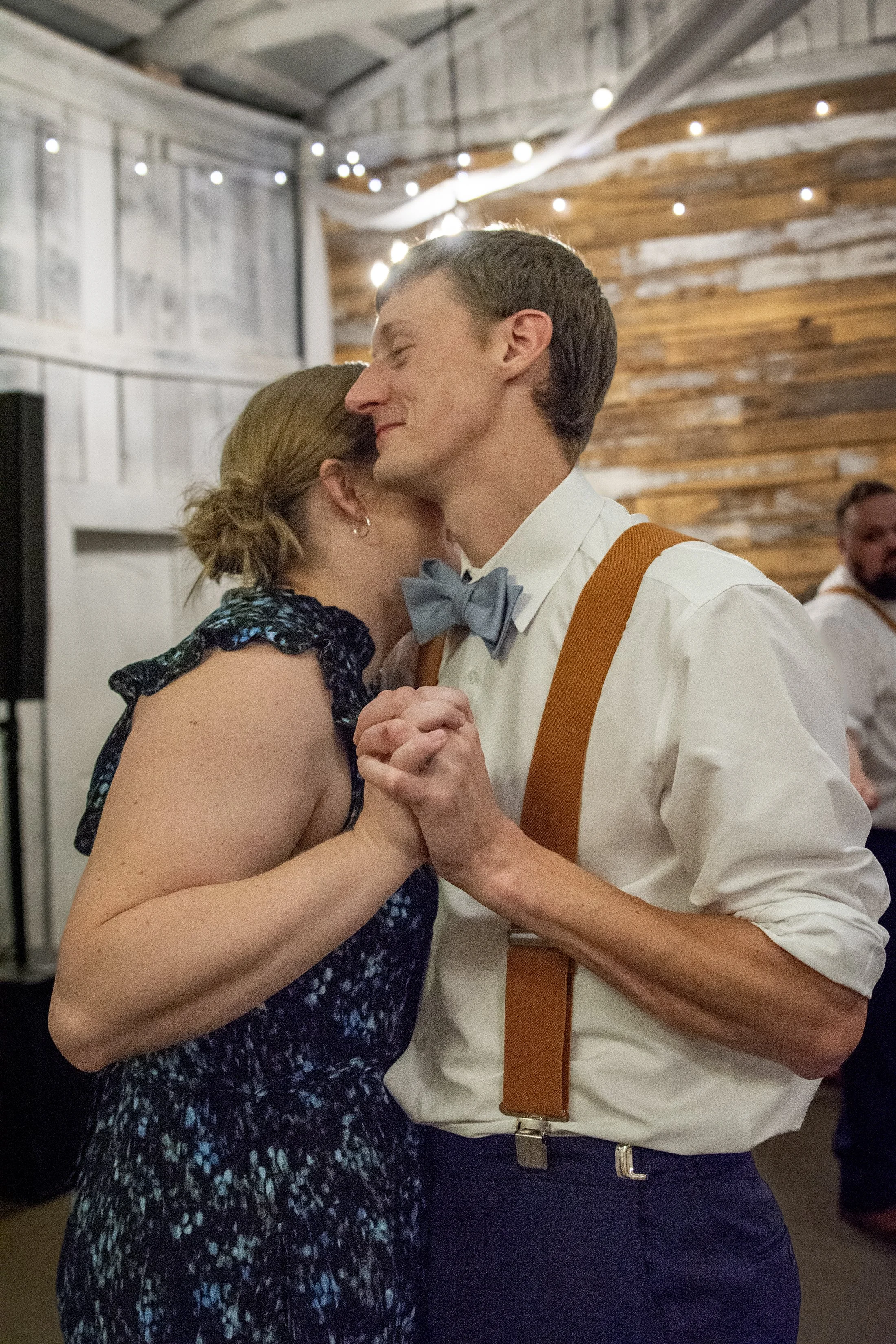 paul-brittney-bray-wedding-avonley-homestead-shelbyville-ky-shelby-marie-photography-415.jpg
