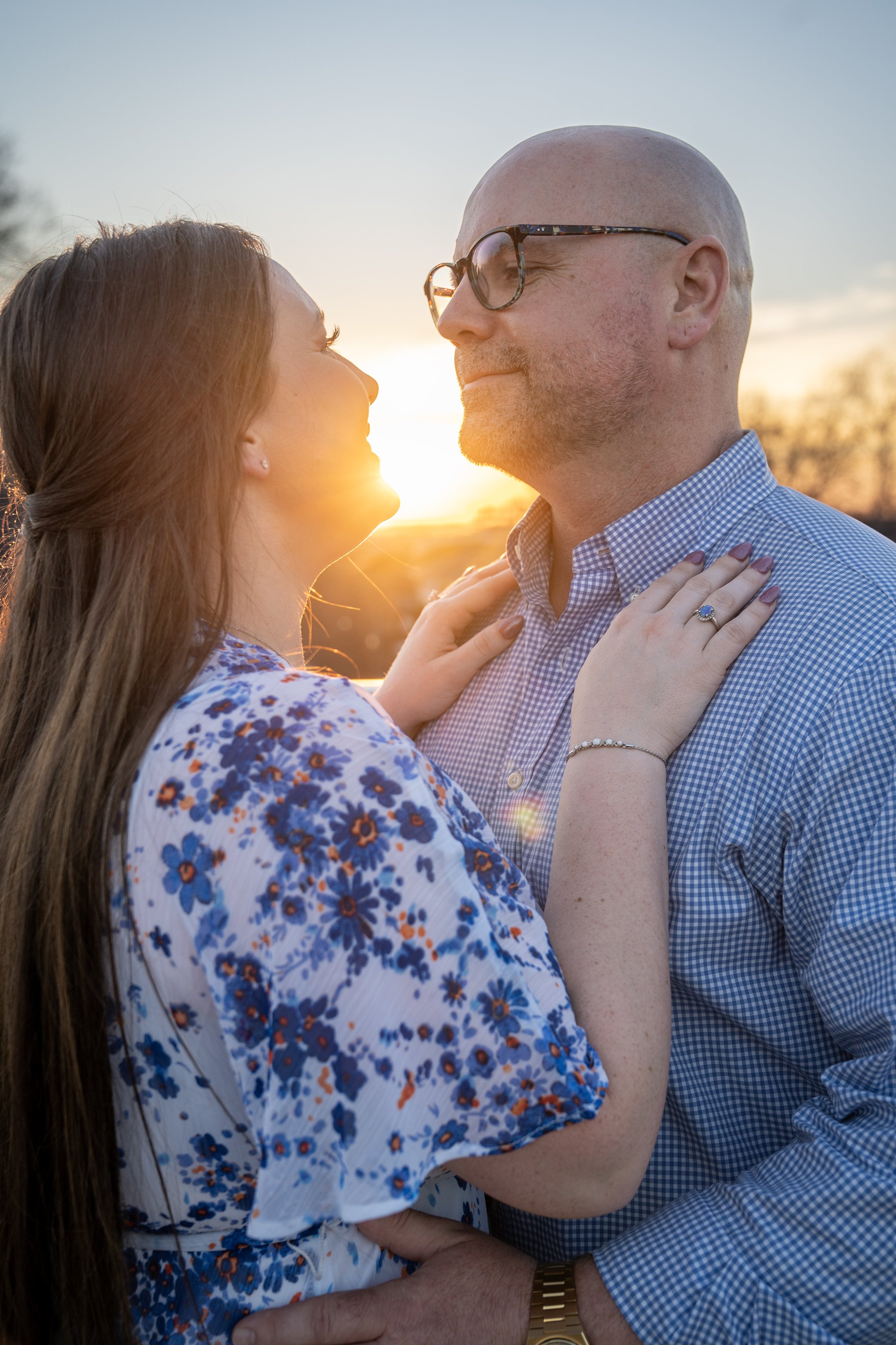 ashley-and-adam-engagement-photographs-shelby-marie-photography-walking-bridge-louisville-kentucky_49.jpg