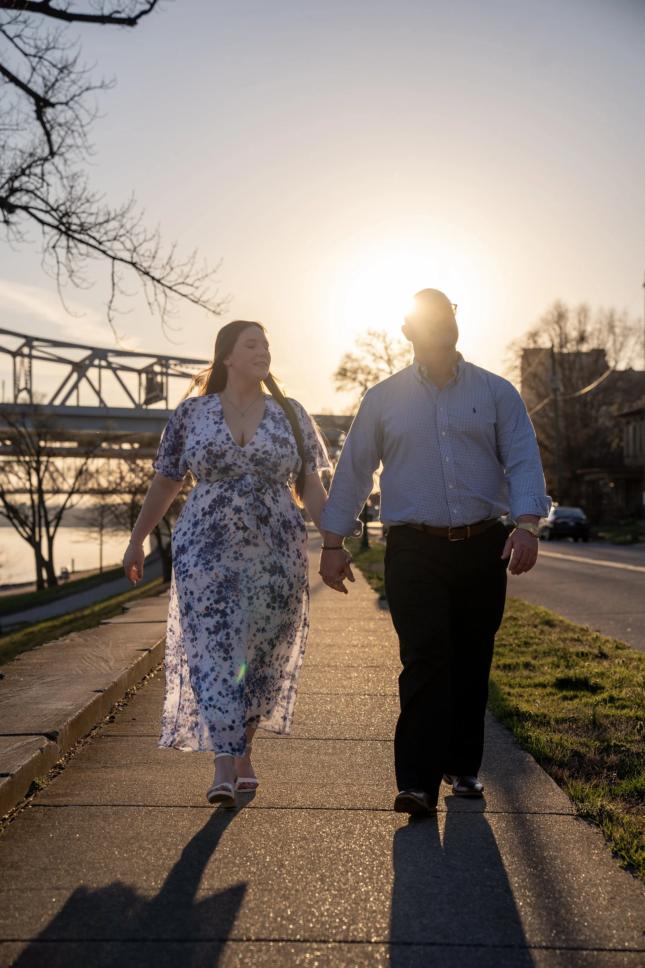 ashley-and-adam-engagement-photographs-shelby-marie-photography-walking-bridge-louisville-kentucky_34.jpg