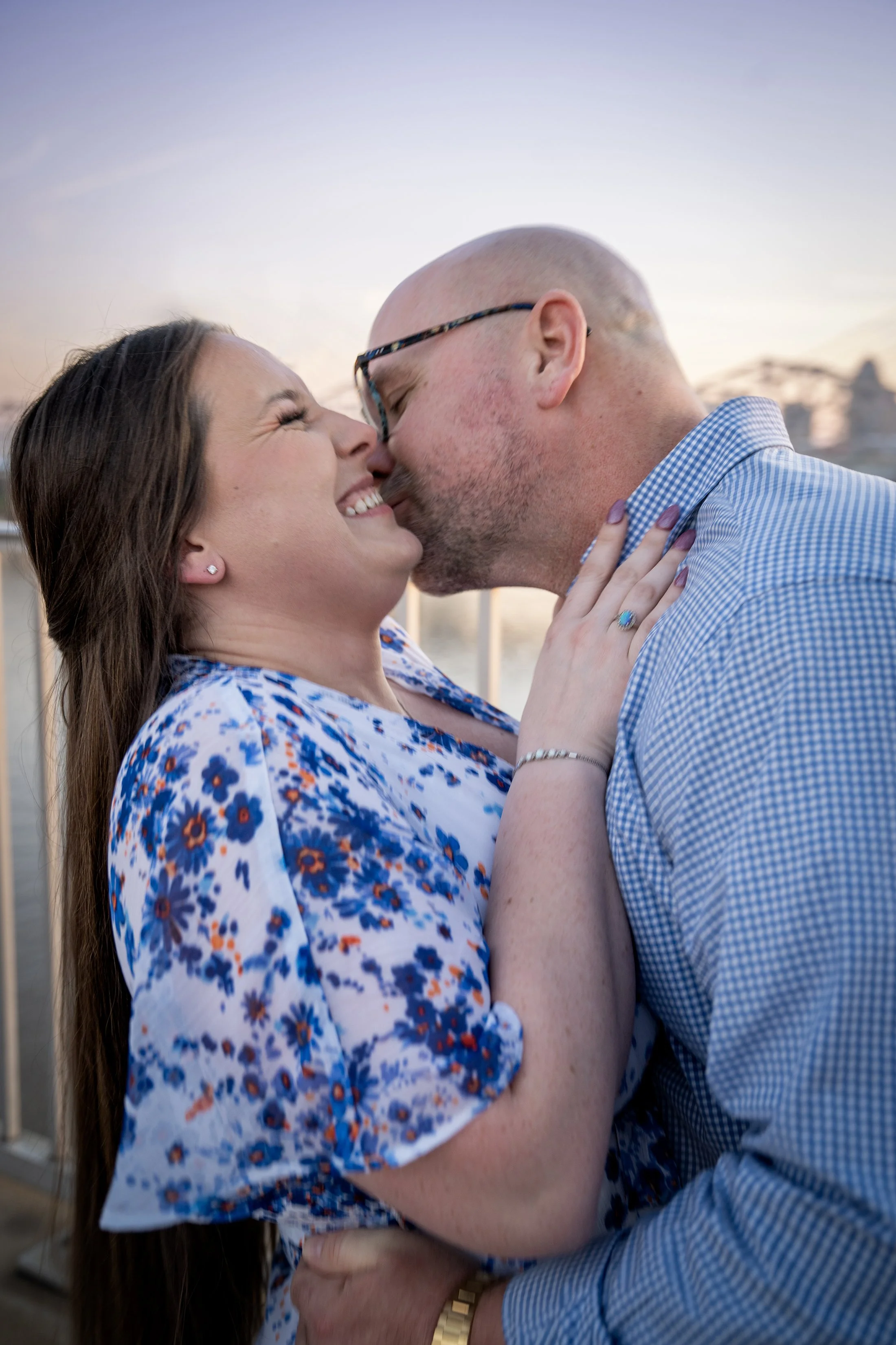 ashley-and-adam-engagement-photographs-shelby-marie-photography-walking-bridge-louisville-kentucky_70.jpg