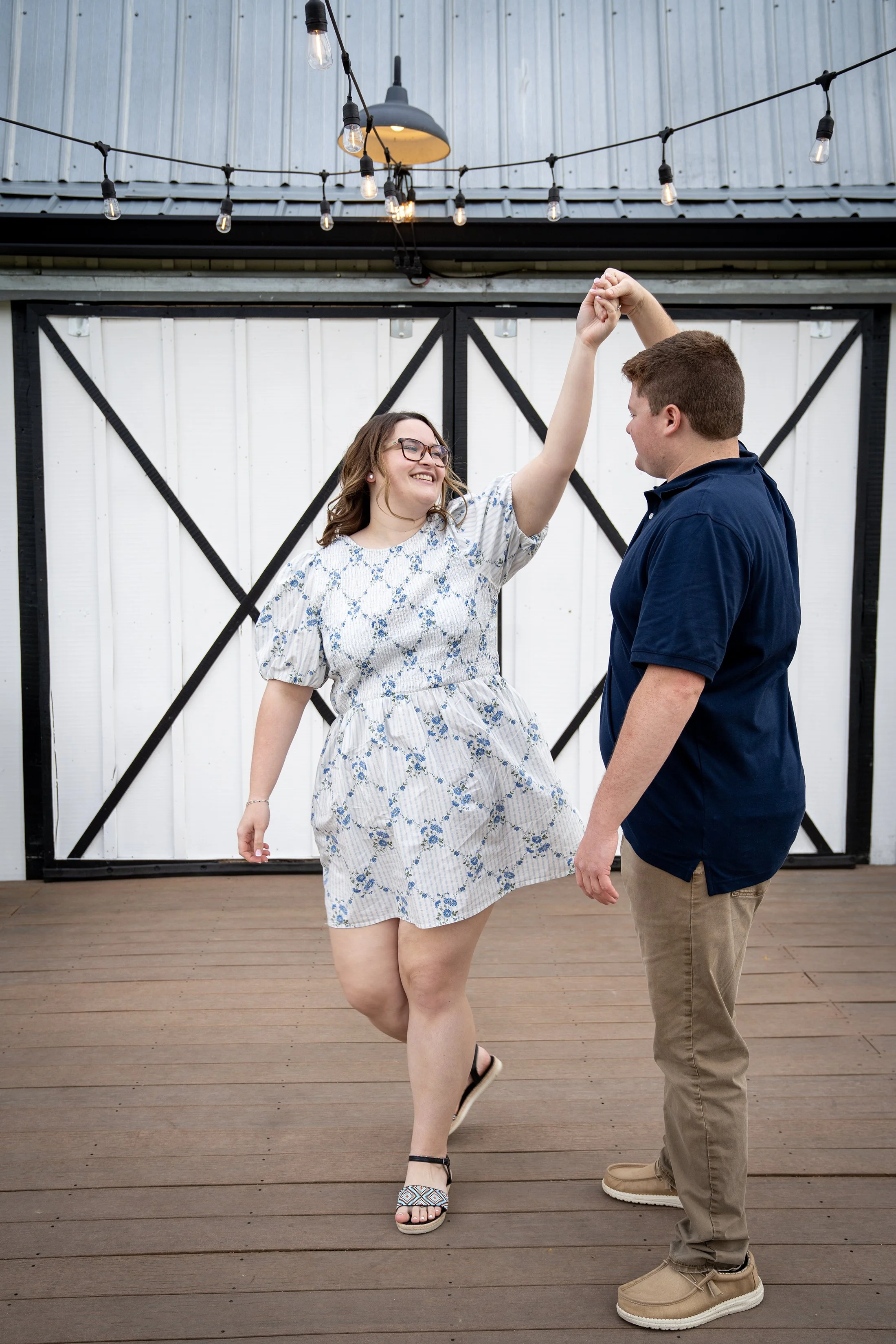 gillian-and-stephen-engagement-white-barn-venue-madison-indiana-shelby-marie-photography-4.jpg