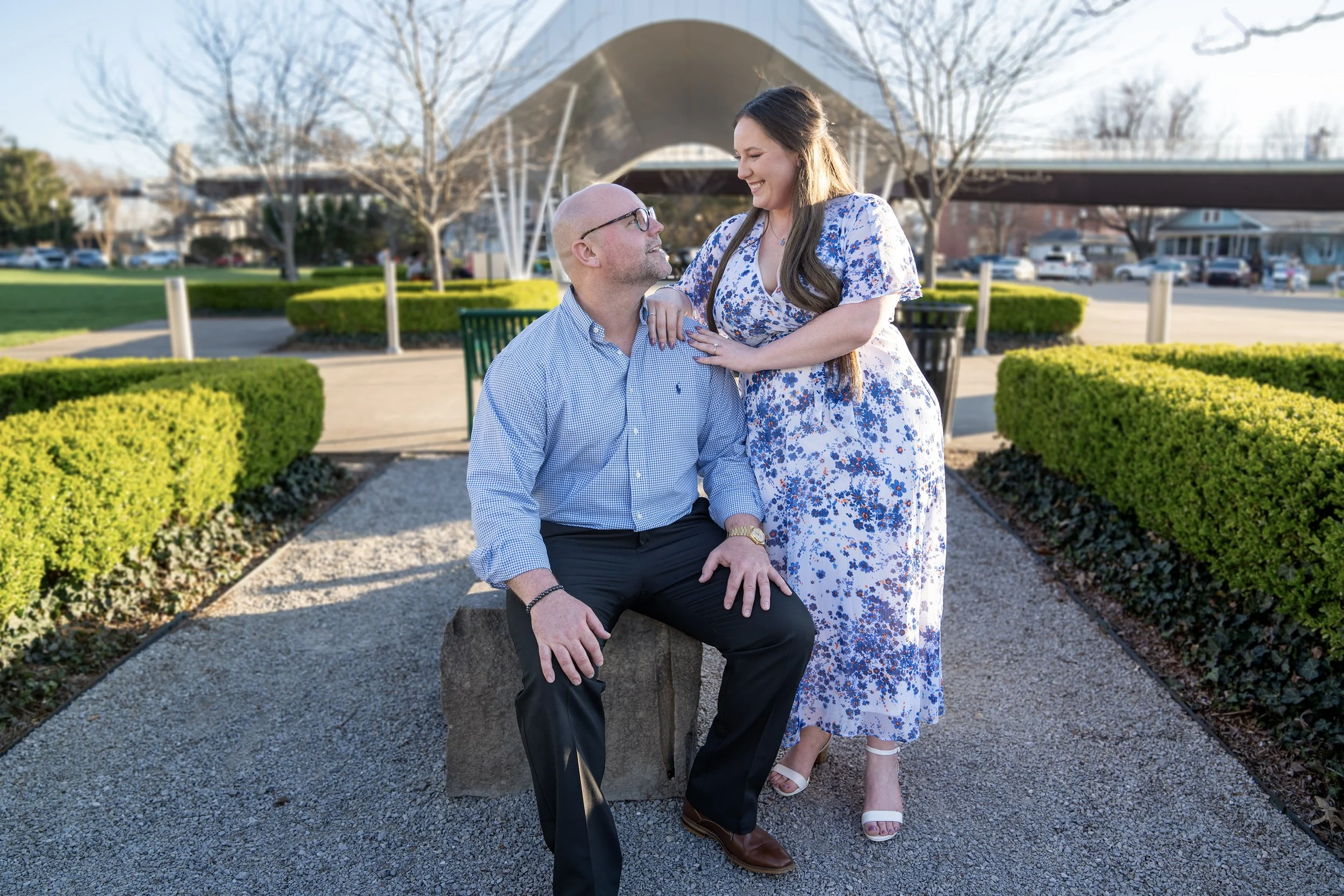 ashley-and-adam-engagement-photographs-shelby-marie-photography-walking-bridge-louisville-kentucky_5.jpg