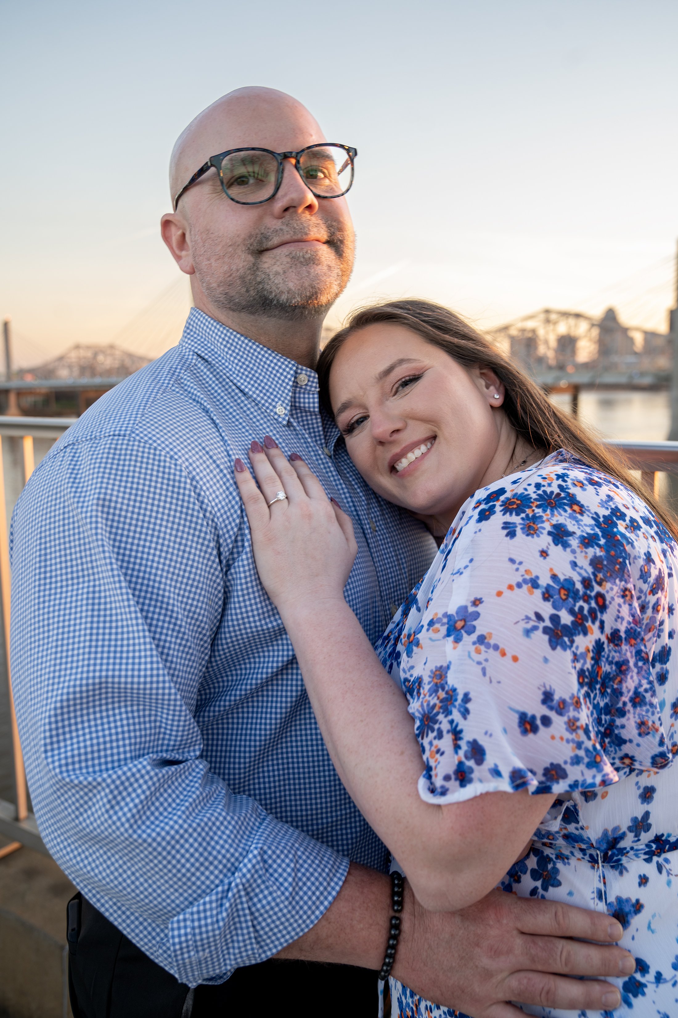 ashley-and-adam-engagement-photographs-shelby-marie-photography-walking-bridge-louisville-kentucky_55.jpg