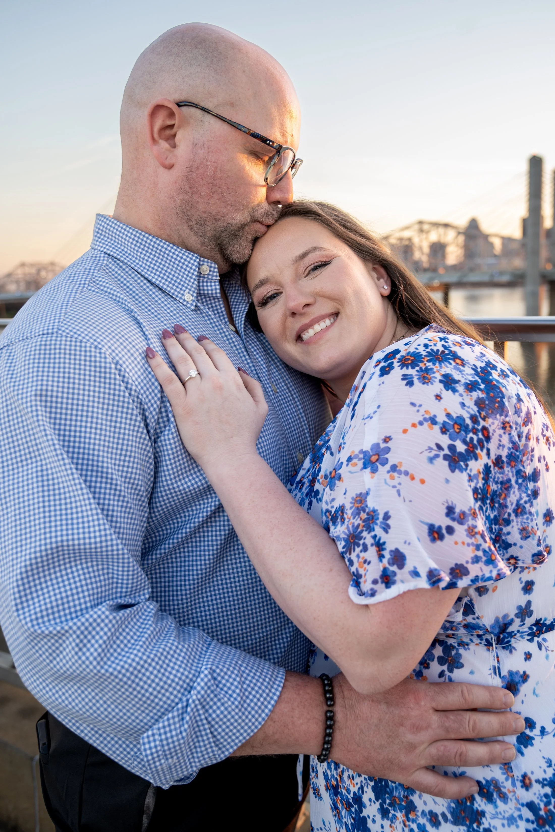 ashley-and-adam-engagement-photographs-shelby-marie-photography-walking-bridge-louisville-kentucky_56.jpg