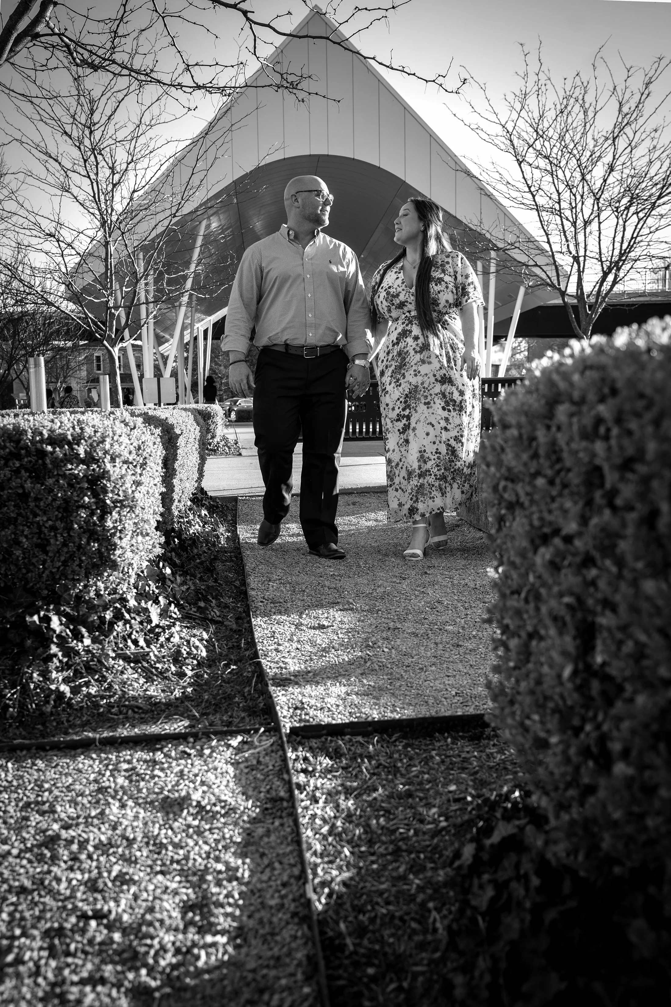 ashley-and-adam-engagement-photographs-shelby-marie-photography-walking-bridge-louisville-kentucky_8.jpg