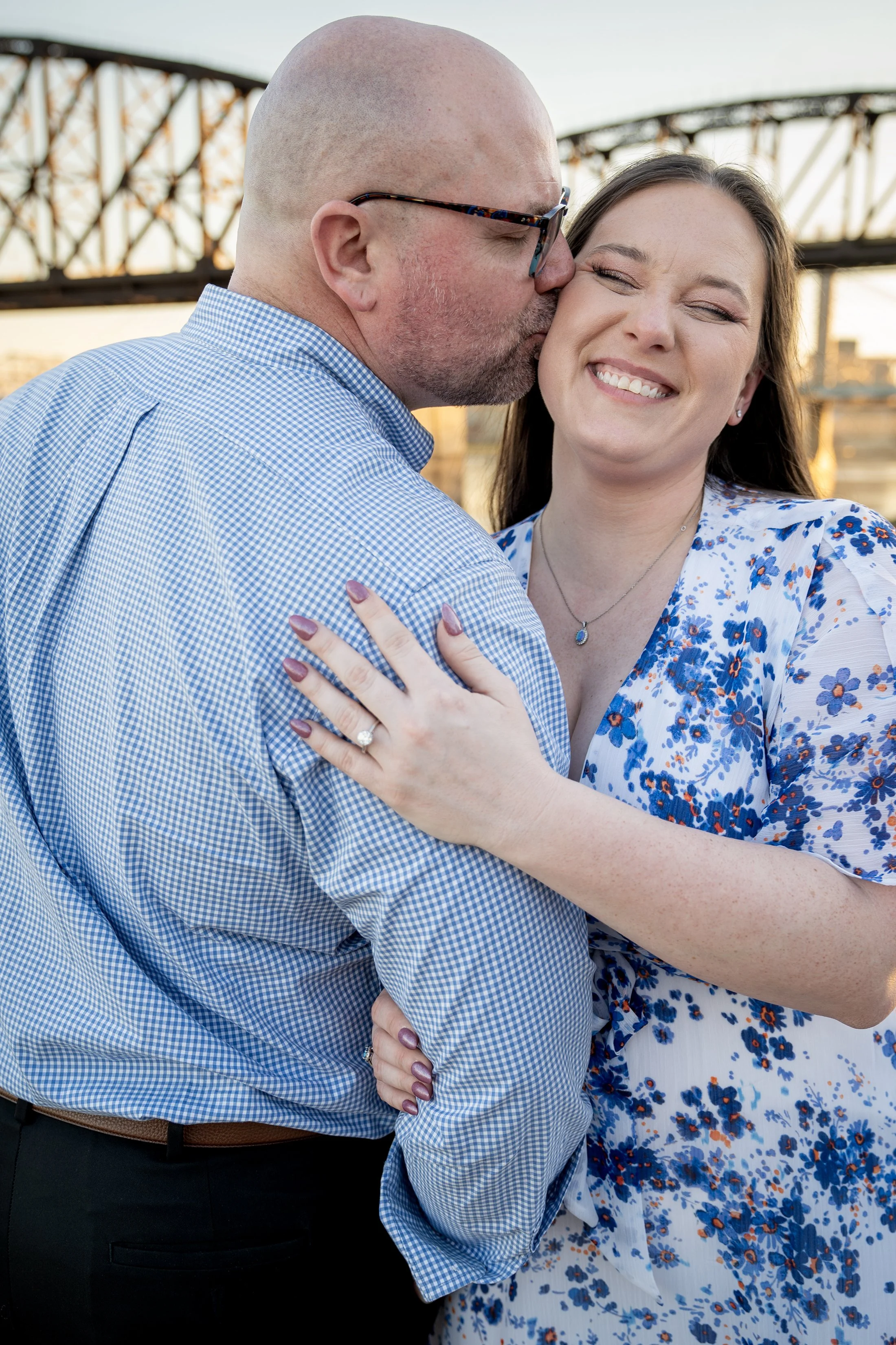 ashley-and-adam-engagement-photographs-shelby-marie-photography-walking-bridge-louisville-kentucky_48.jpg