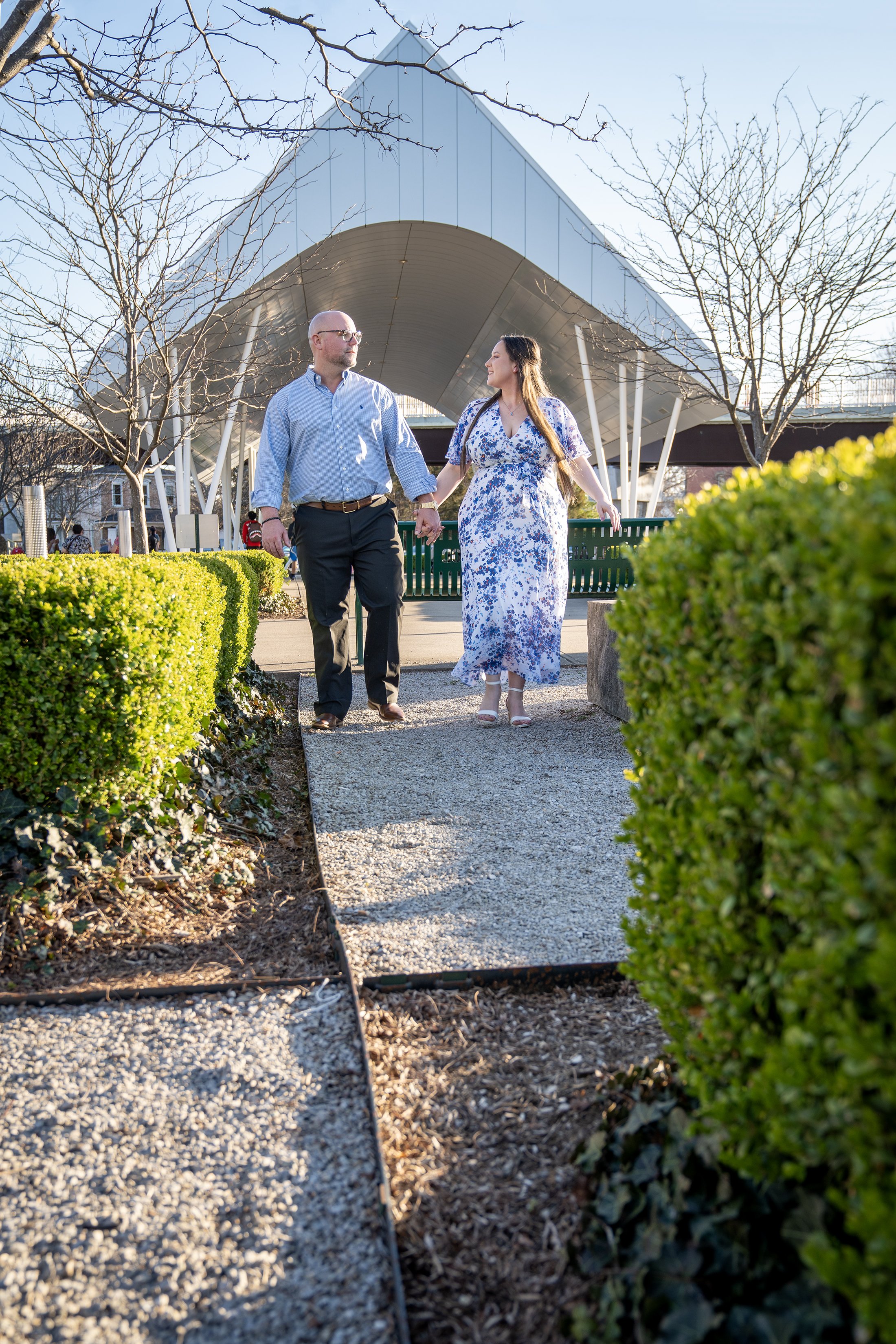ashley-and-adam-engagement-photographs-shelby-marie-photography-walking-bridge-louisville-kentucky_7.jpg