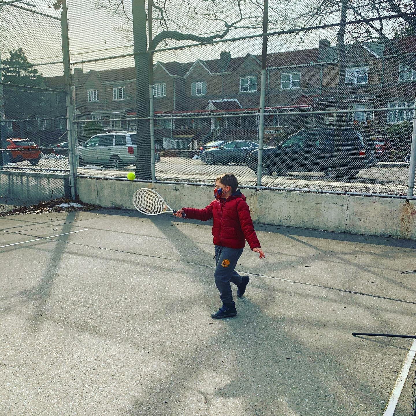 We&rsquo;re back outdoors! #kidstennis #lessonsforkids #brooklynheights #cobblehill #cobblehillbrooklyn  #carrollgardens #carrollgardensbrooklyn #ditmaspark