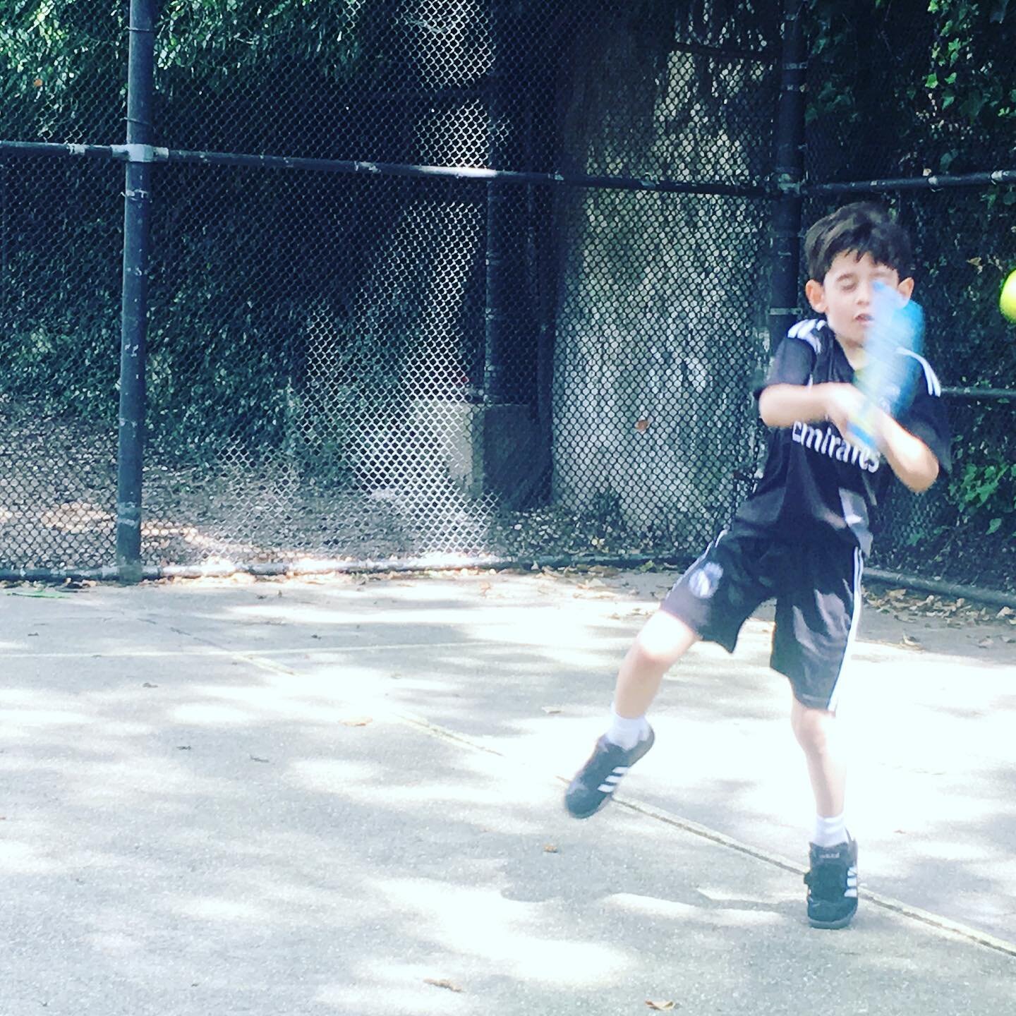 Early bird discounts available! Sign up before 2/28 with code EARLY. Go to www.brainiactennis.com/lessons #tennis #kidsactivties #activitiesforkids #activtiesfortoddlers #nyckidsclasses #uws #uwsnyc