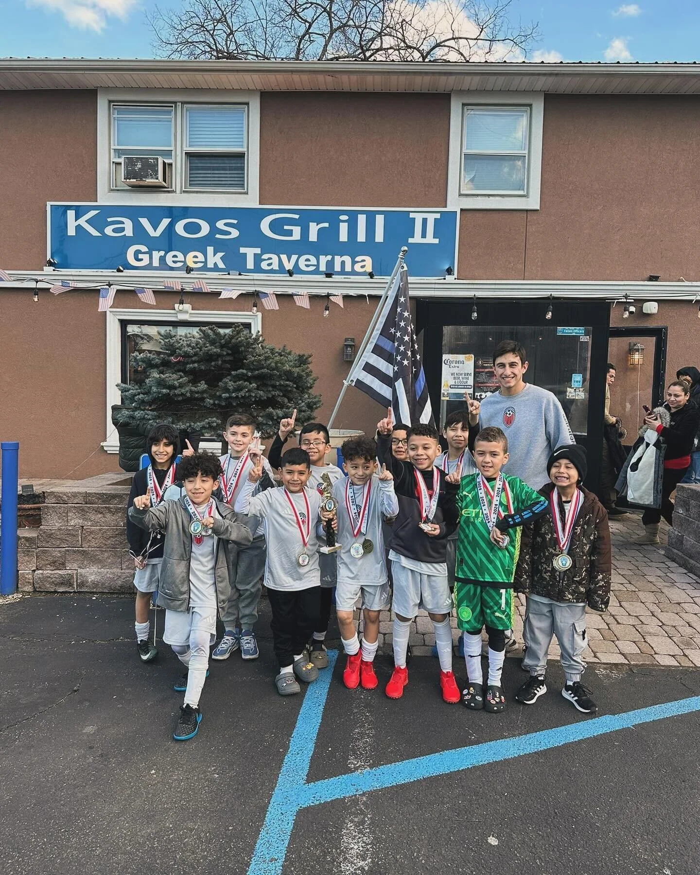 January 14th Chain of events w/ Tru Tekkers 2015s: 

Sunday wake up 6:30 AM to travel to Jim Slater Tournament in Hudson Valley Sports Dome ✅

Go undefeated and win 🥇 in Jim Slater Tournament ✅ 

Travel down to Harriman NY to have a team lunch at Ka