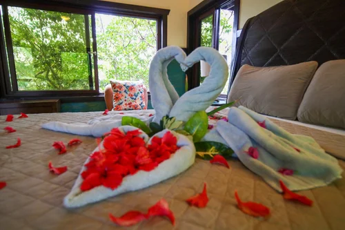 Little French Key — ROATAN