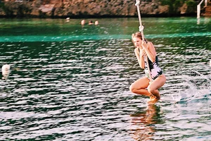 West End — ROATAN